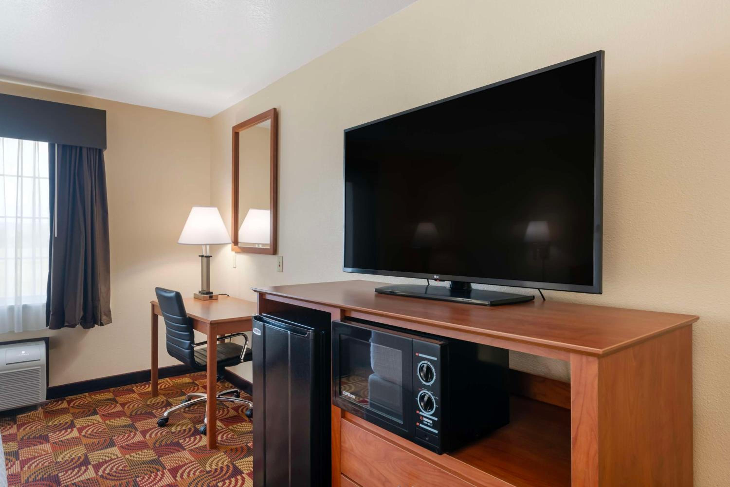 King Room - Non-Smoking - Photo 4