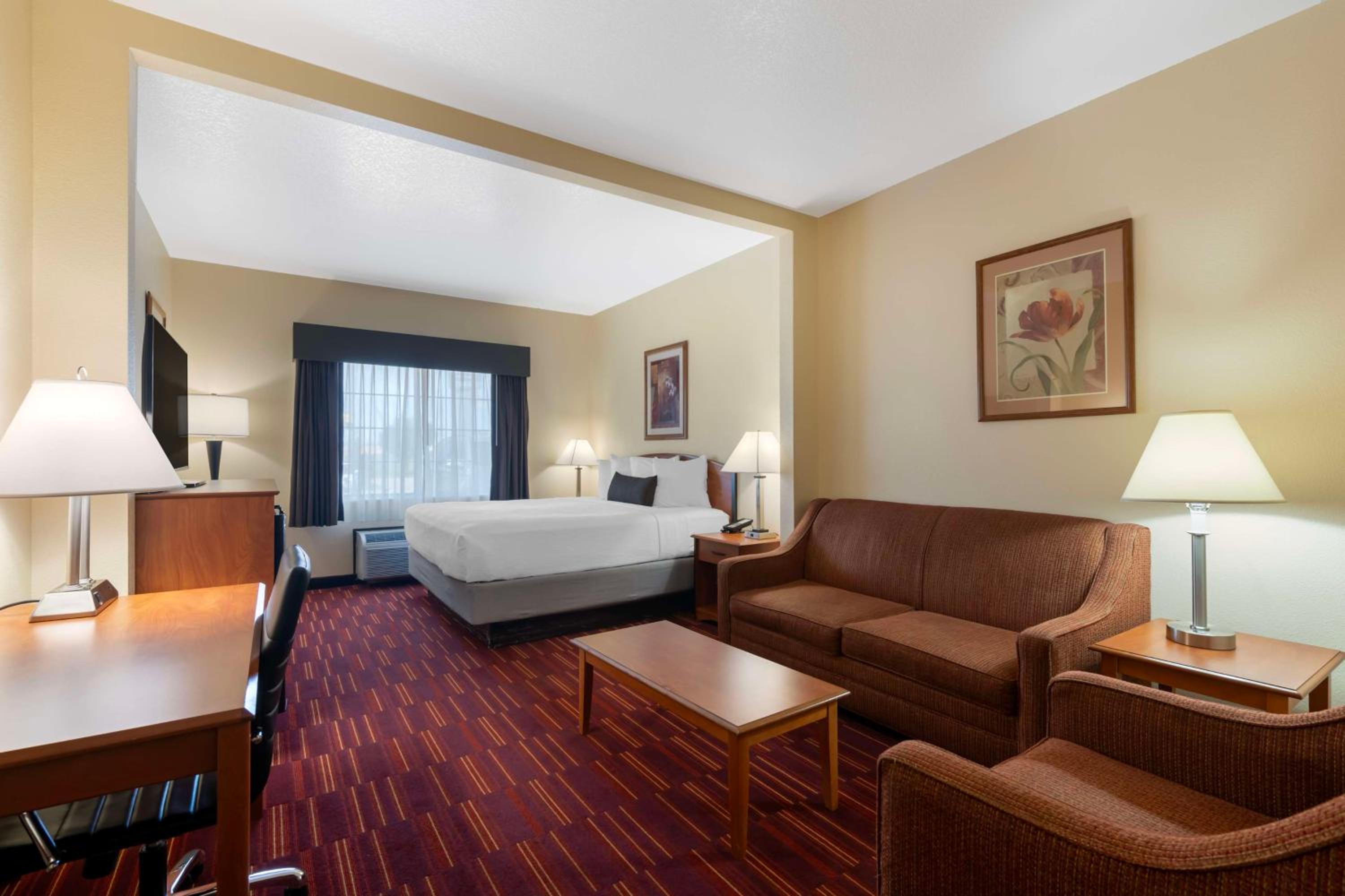King Suite with Sofa Bed - Non-Smoking - Photo 1