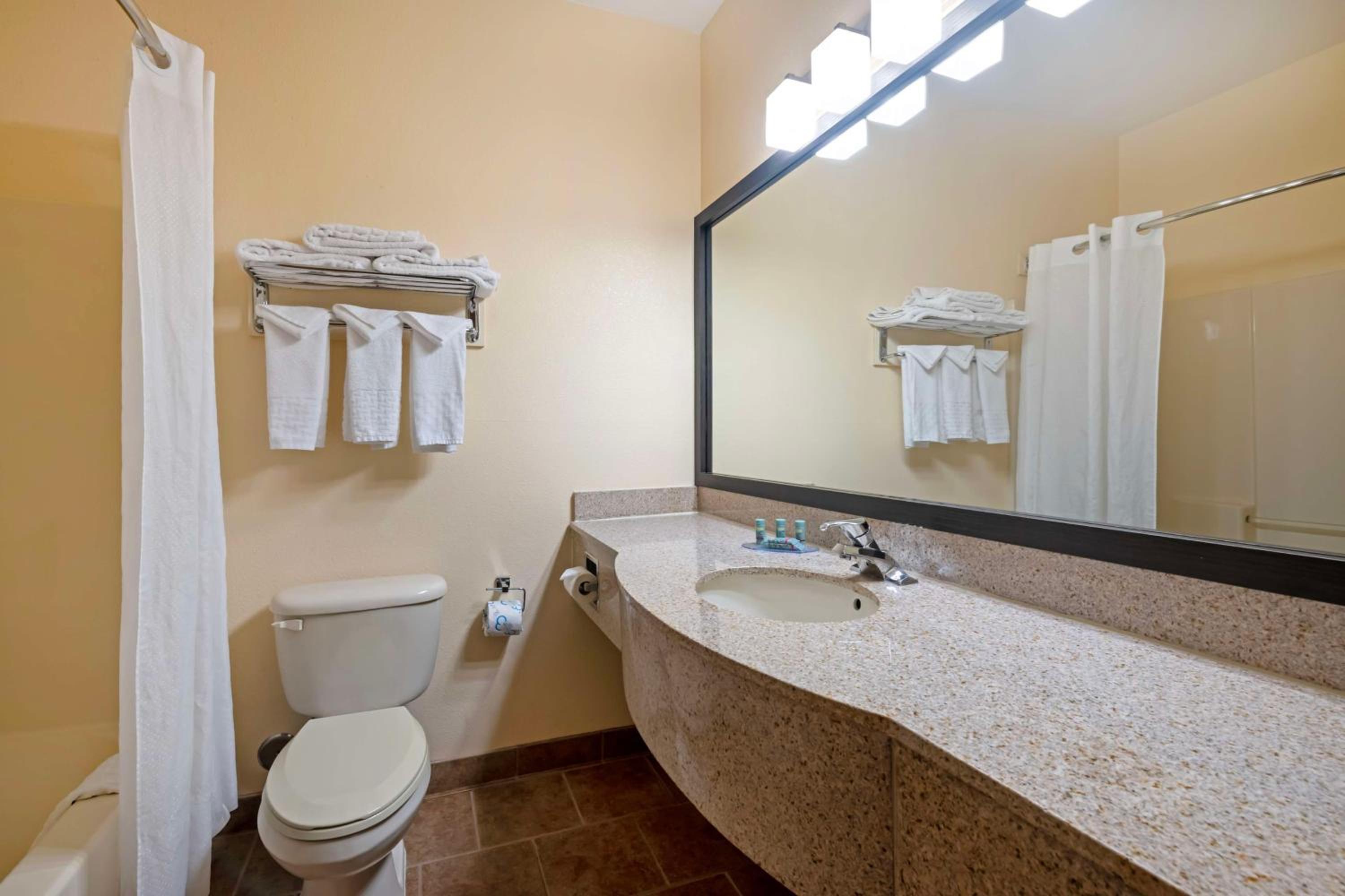 King Room - Non-Smoking - Photo 2