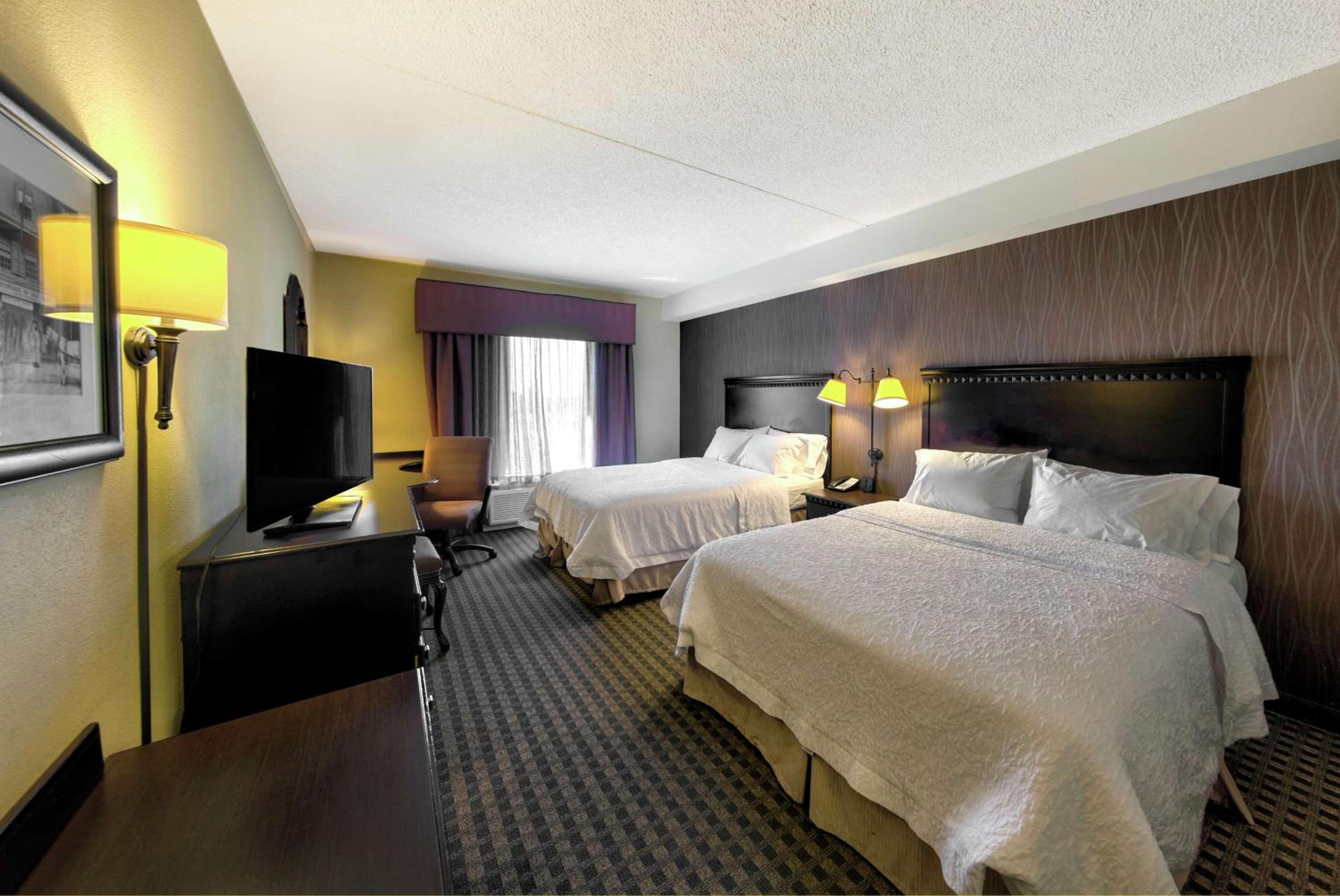 Room with Two Queen Beds - Non-Smoking - Photo 1