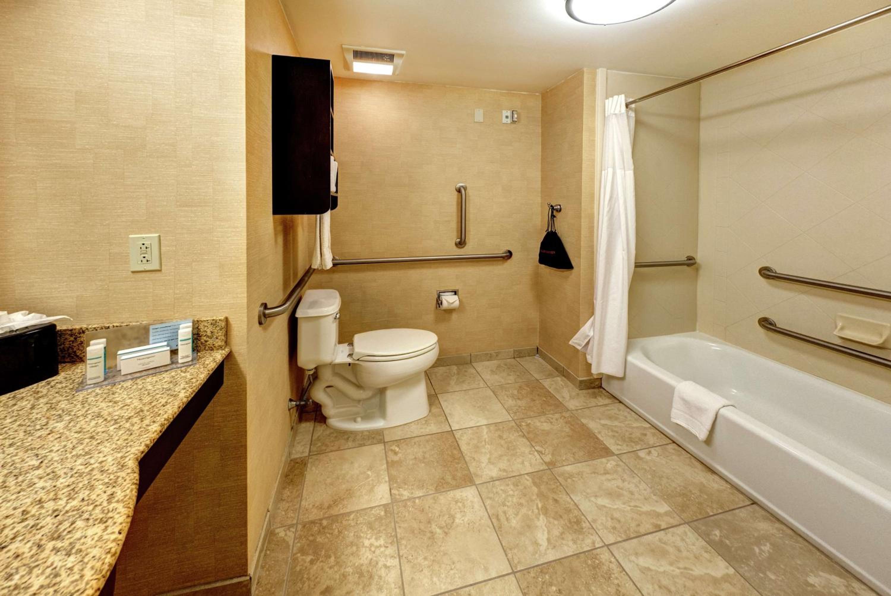 Queen Room with Two Queen Beds - Mobility and Hearing Access/Non-Smoking - Photo 3