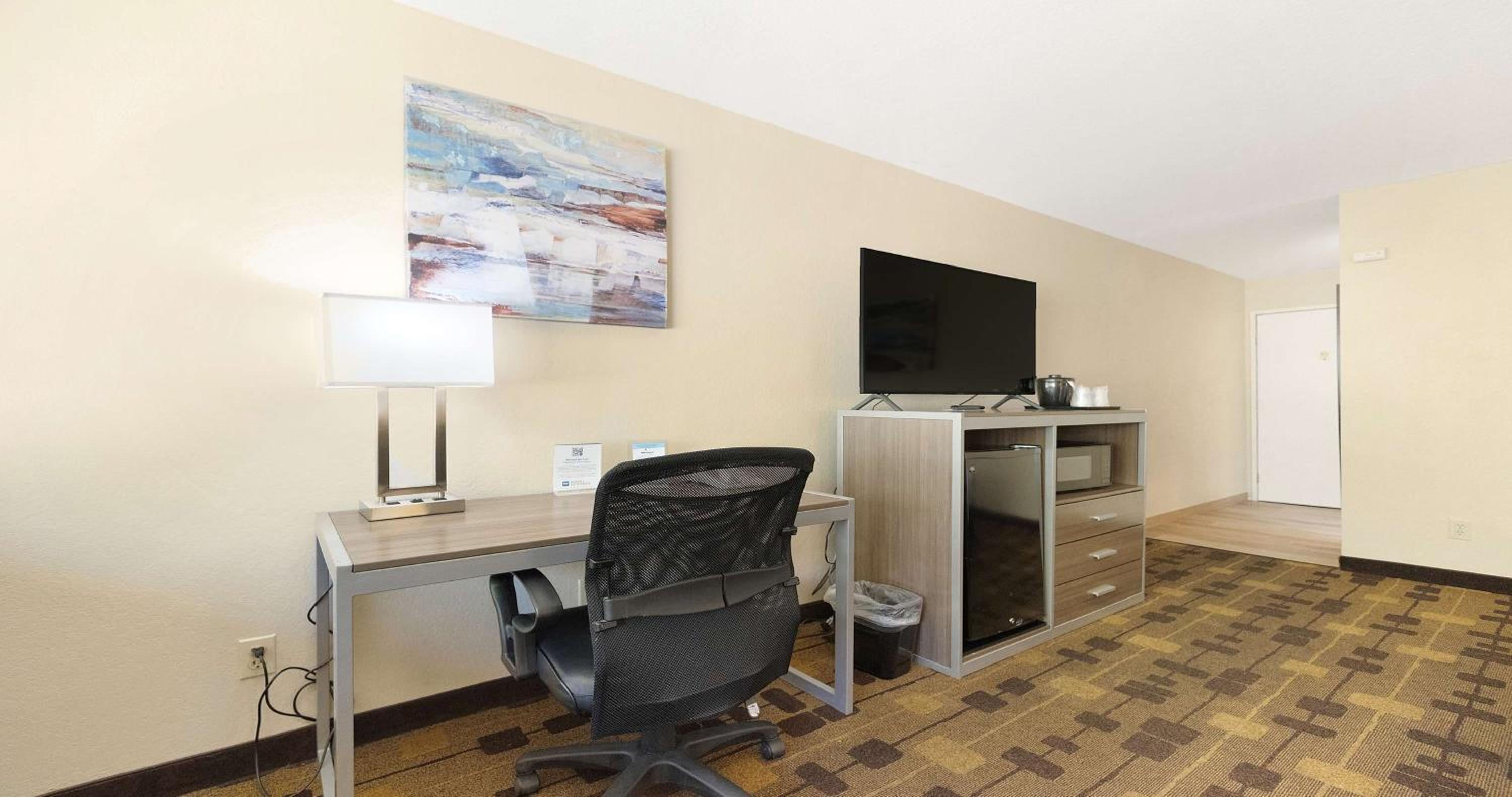 King Room with Roll-in Shower - Disability Access/Non-Smoking photo 2