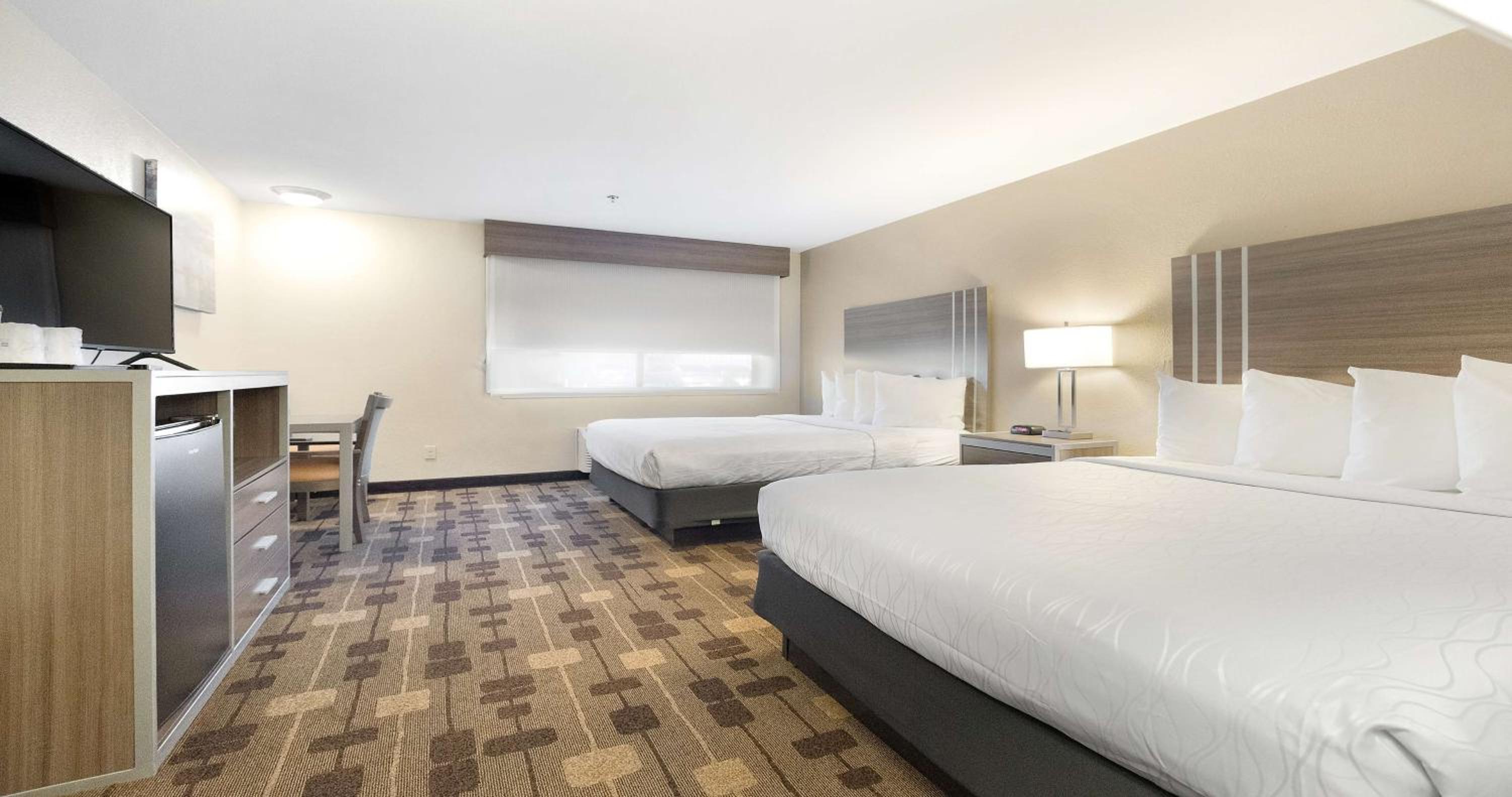 Queen Room with Two Queen Beds and Roll-In Shower - Disability Access/Non-Smoking photo 3