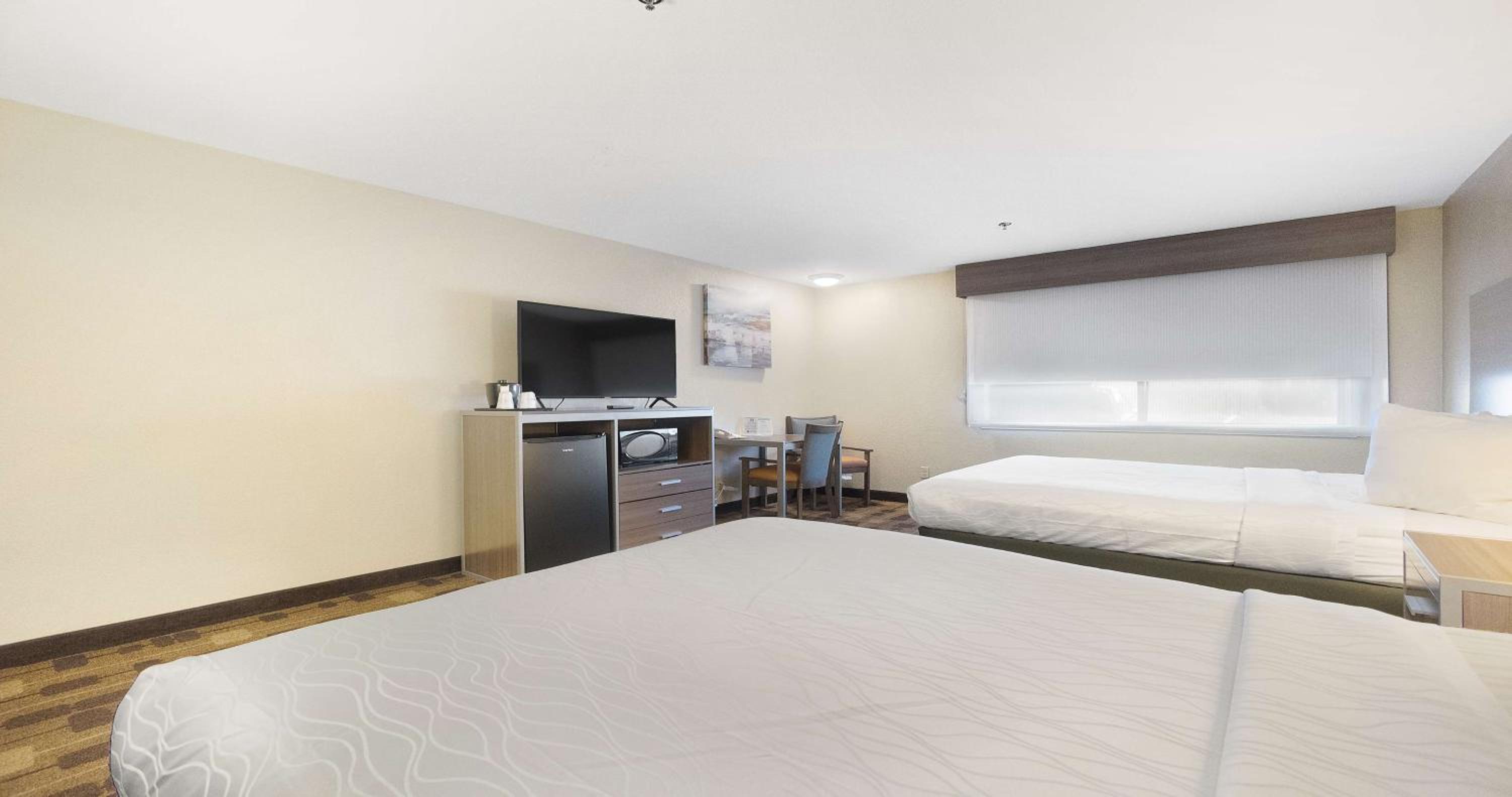 Queen Room with Two Queen Beds and Roll-In Shower - Disability Access/Non-Smoking photo 2