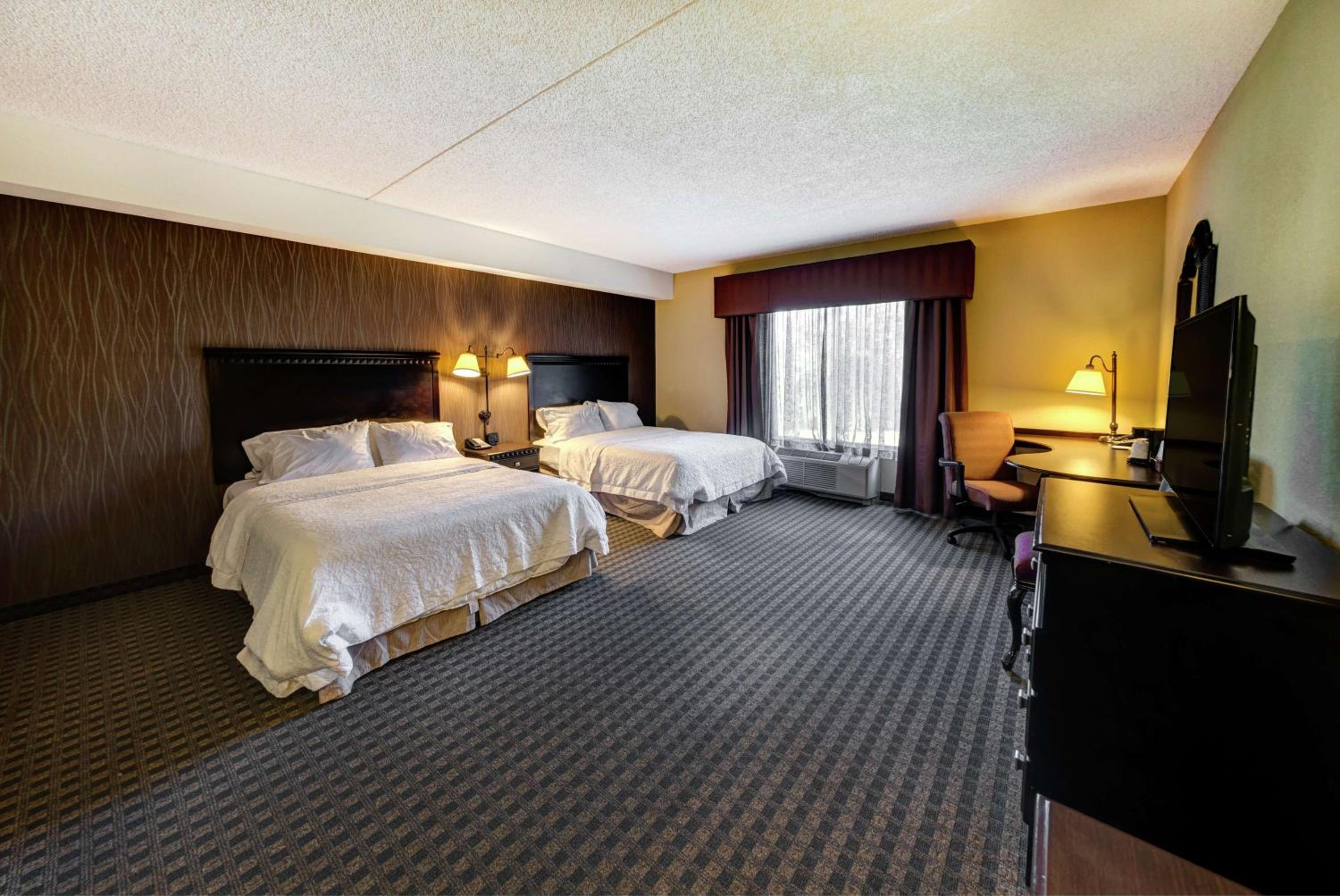 Queen Room with Two Queen Beds - Mobility and Hearing Access/Non-Smoking - Photo 2