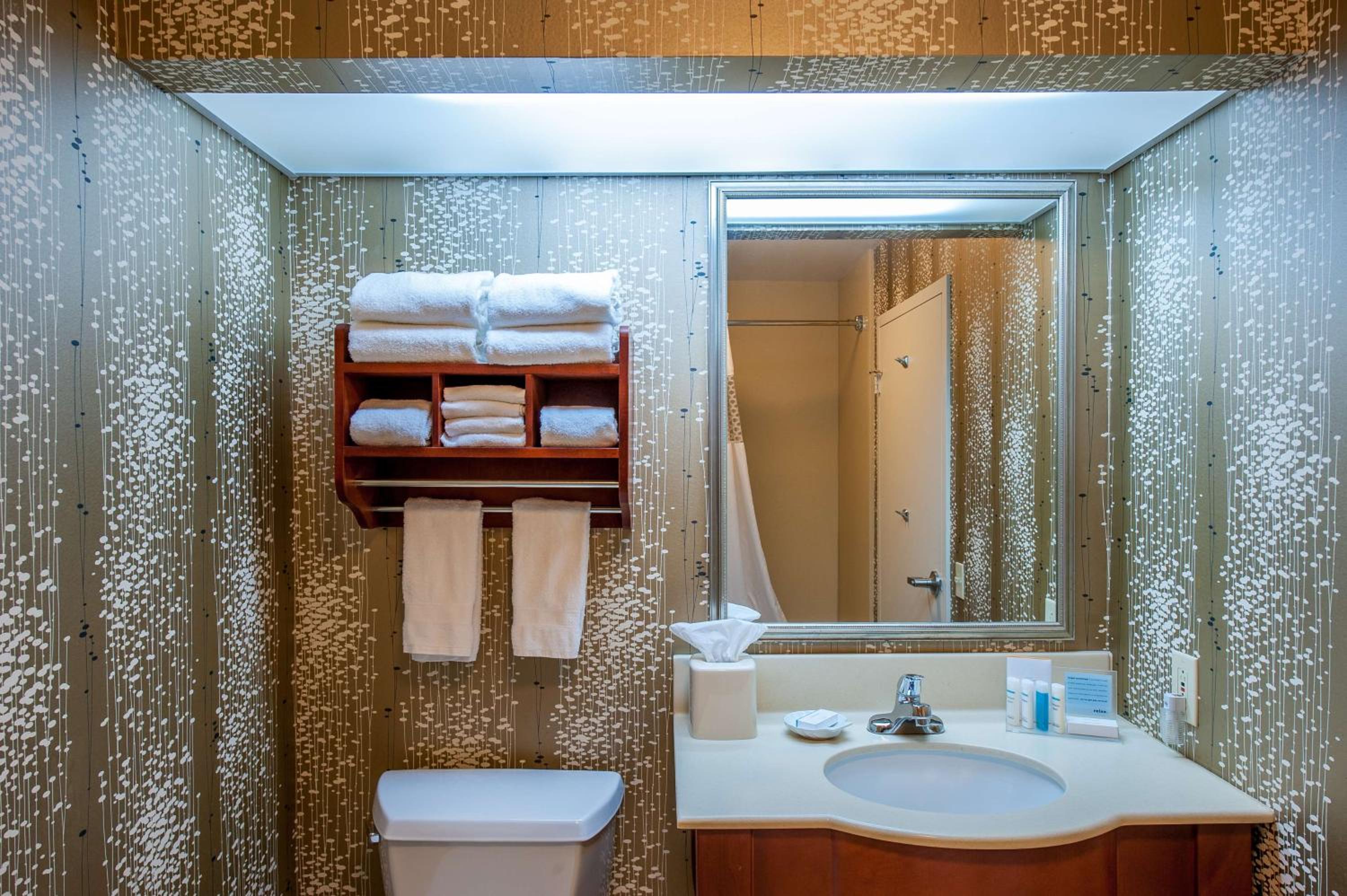 King Room with King Bed - Non-Smoking - Photo 2