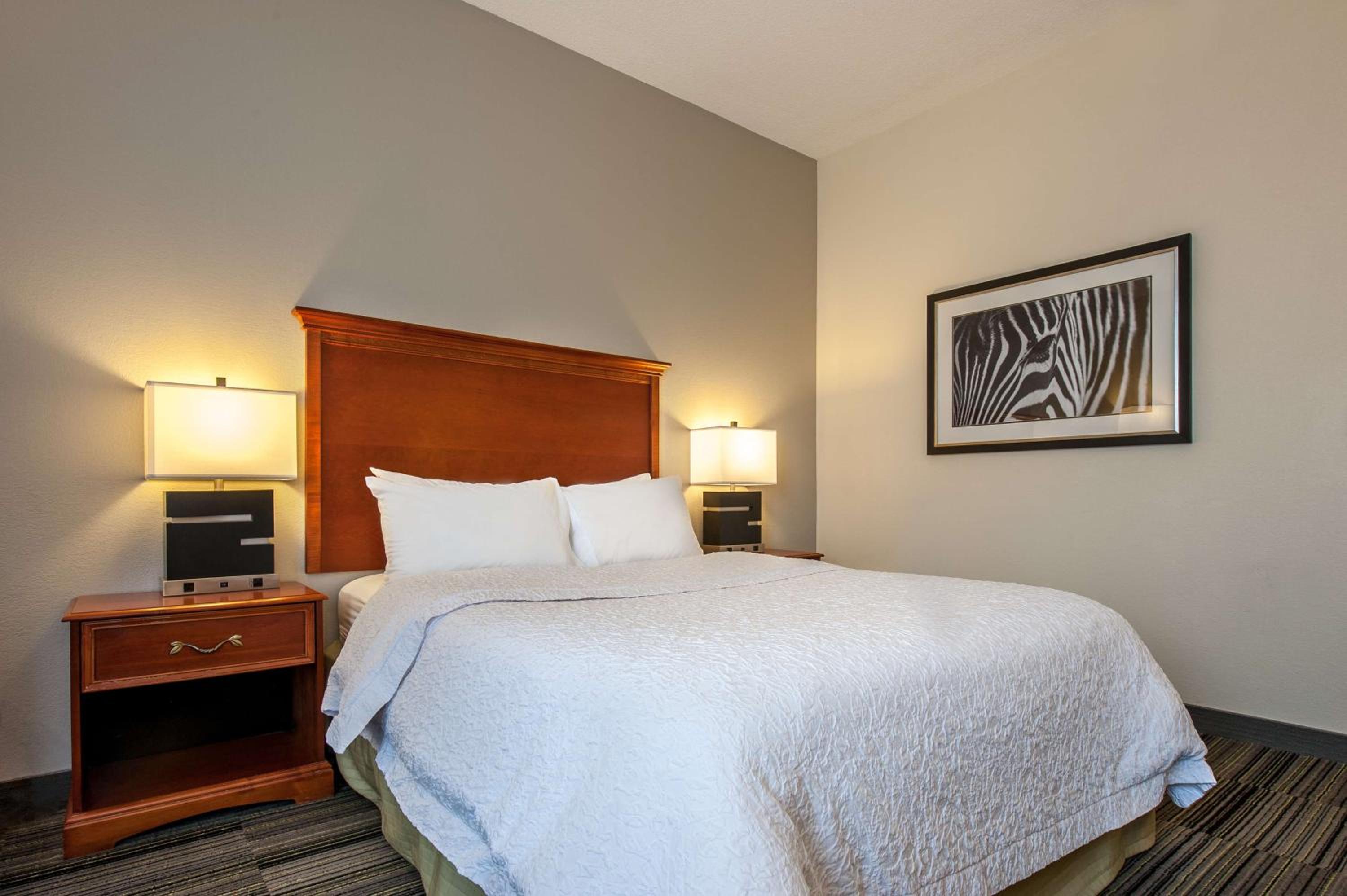 Queen Room with Mobility Access/Non-Smoking - Photo 1