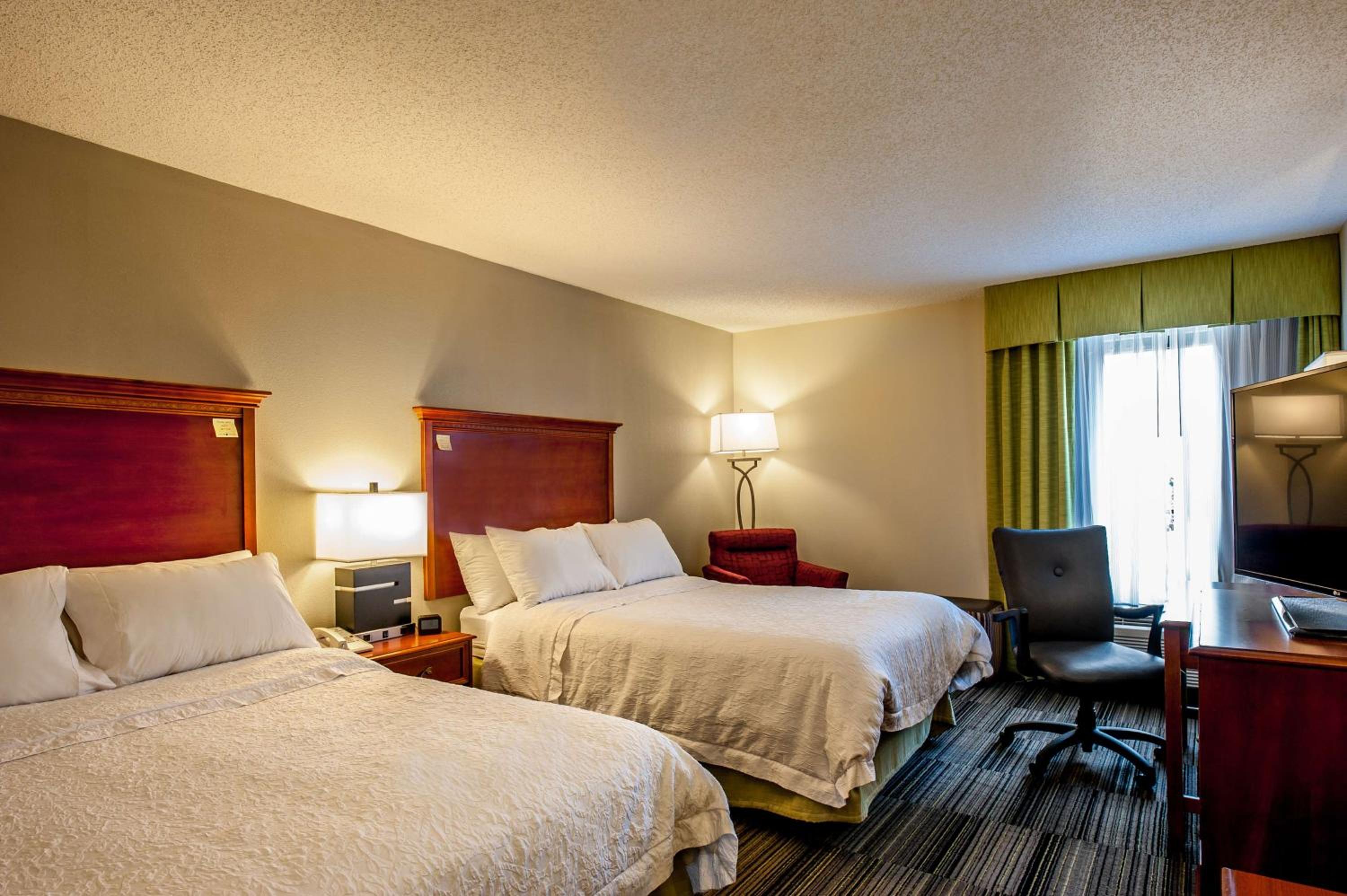Double Room with Two Double Beds - Non-Smoking - Photo 2