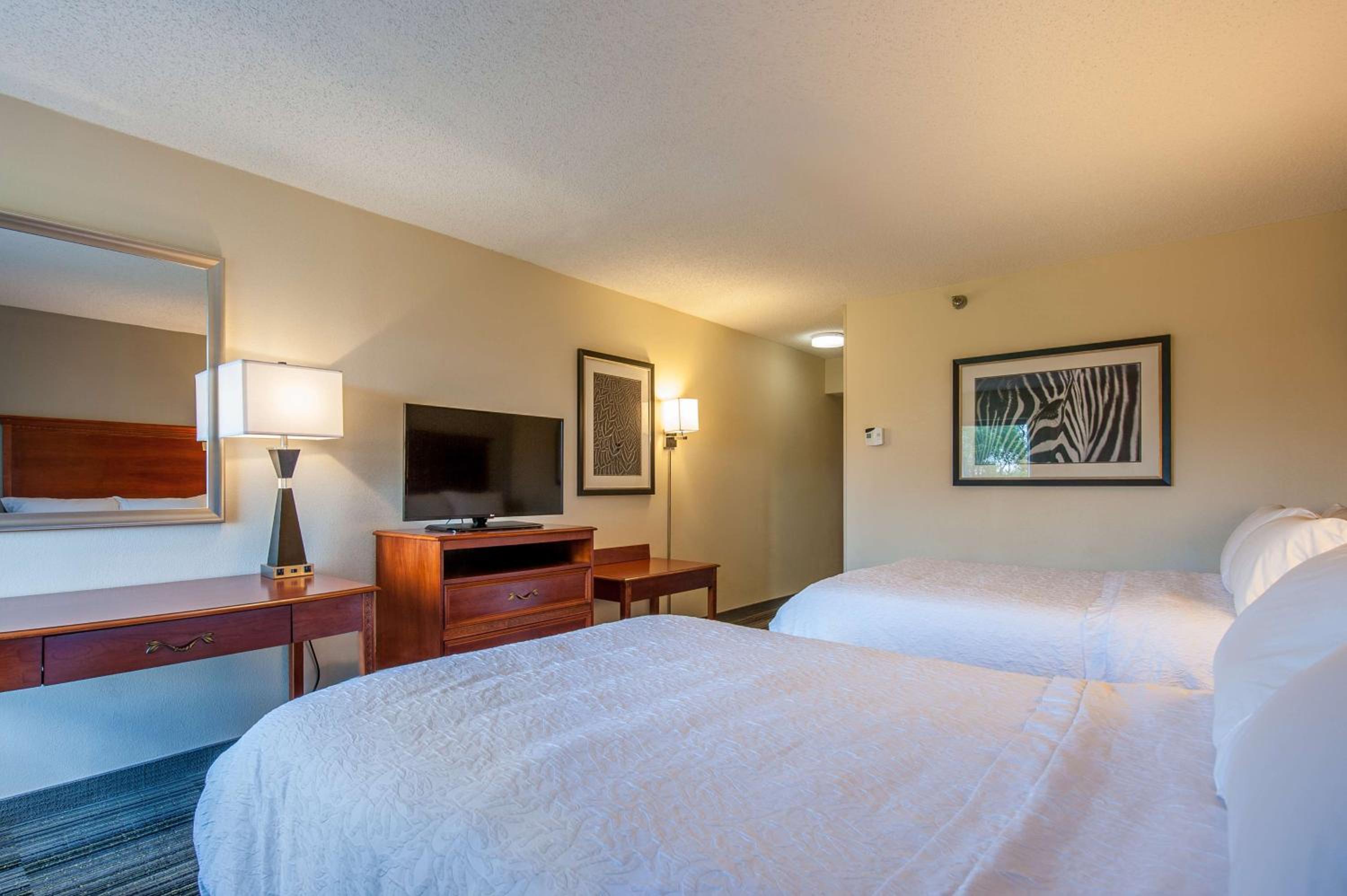 Double Room with Two Double Beds - Non-Smoking - Photo 3