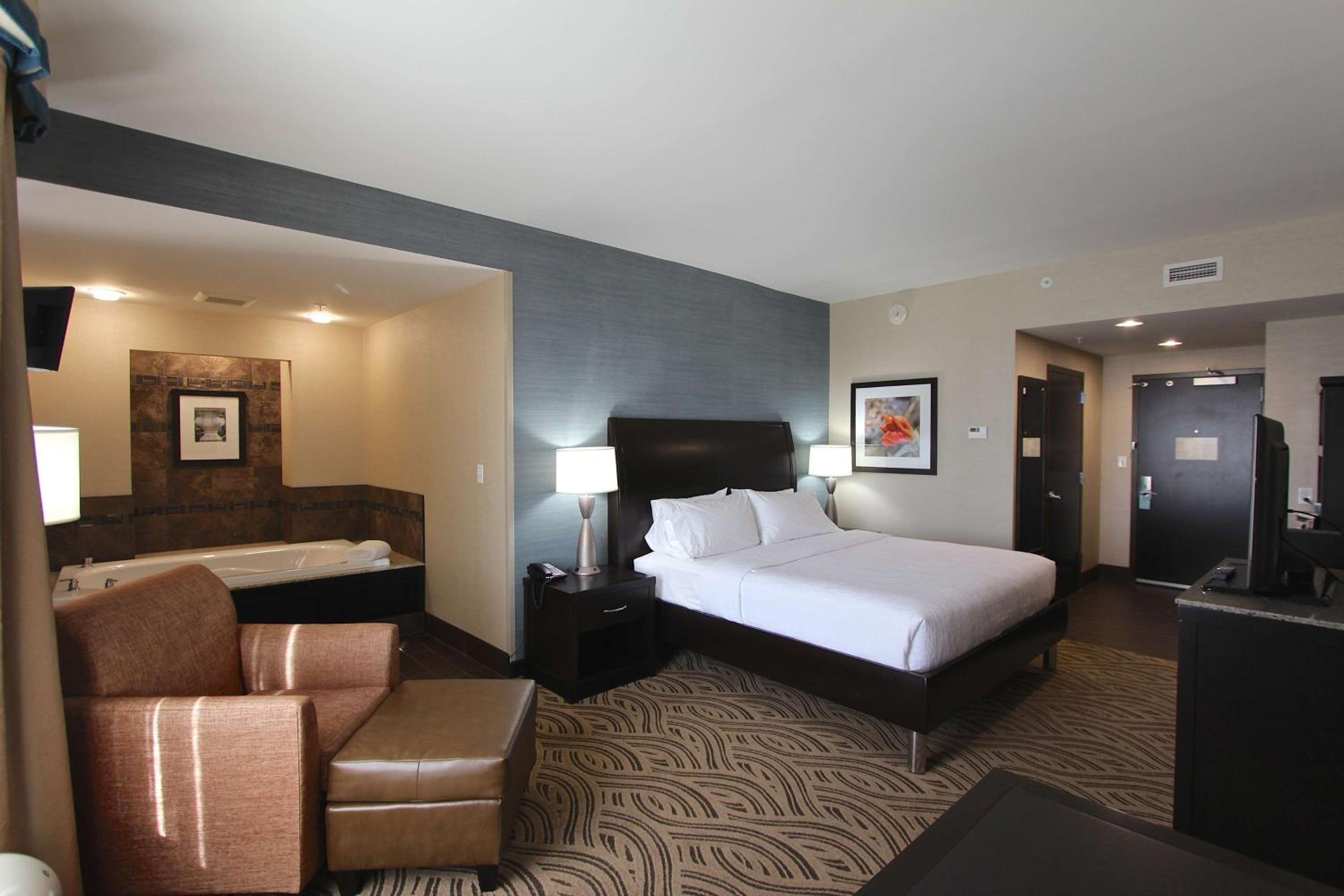 King Room with Whirlpool photo 1