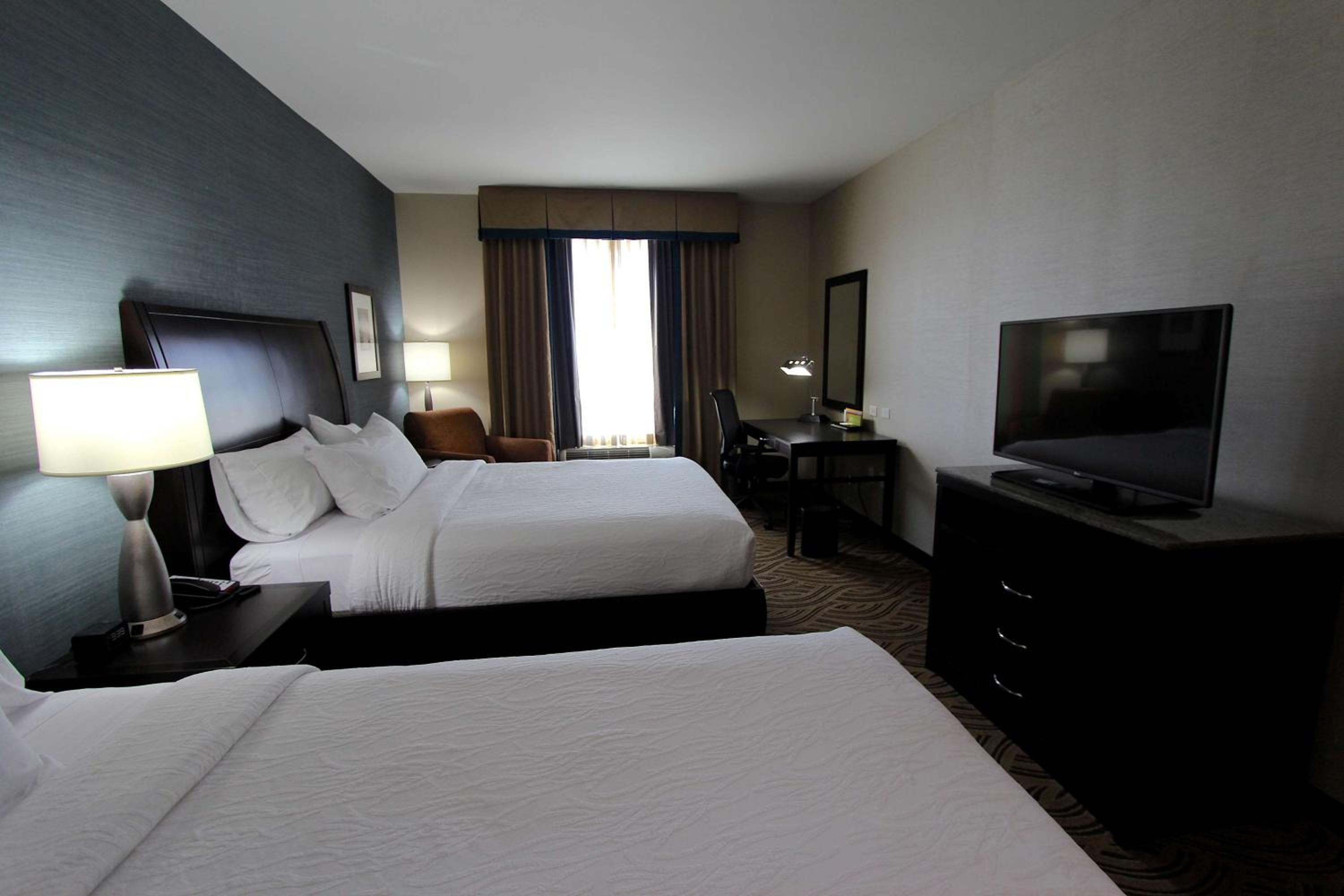 Queen Room with Two Queen Beds photo 1