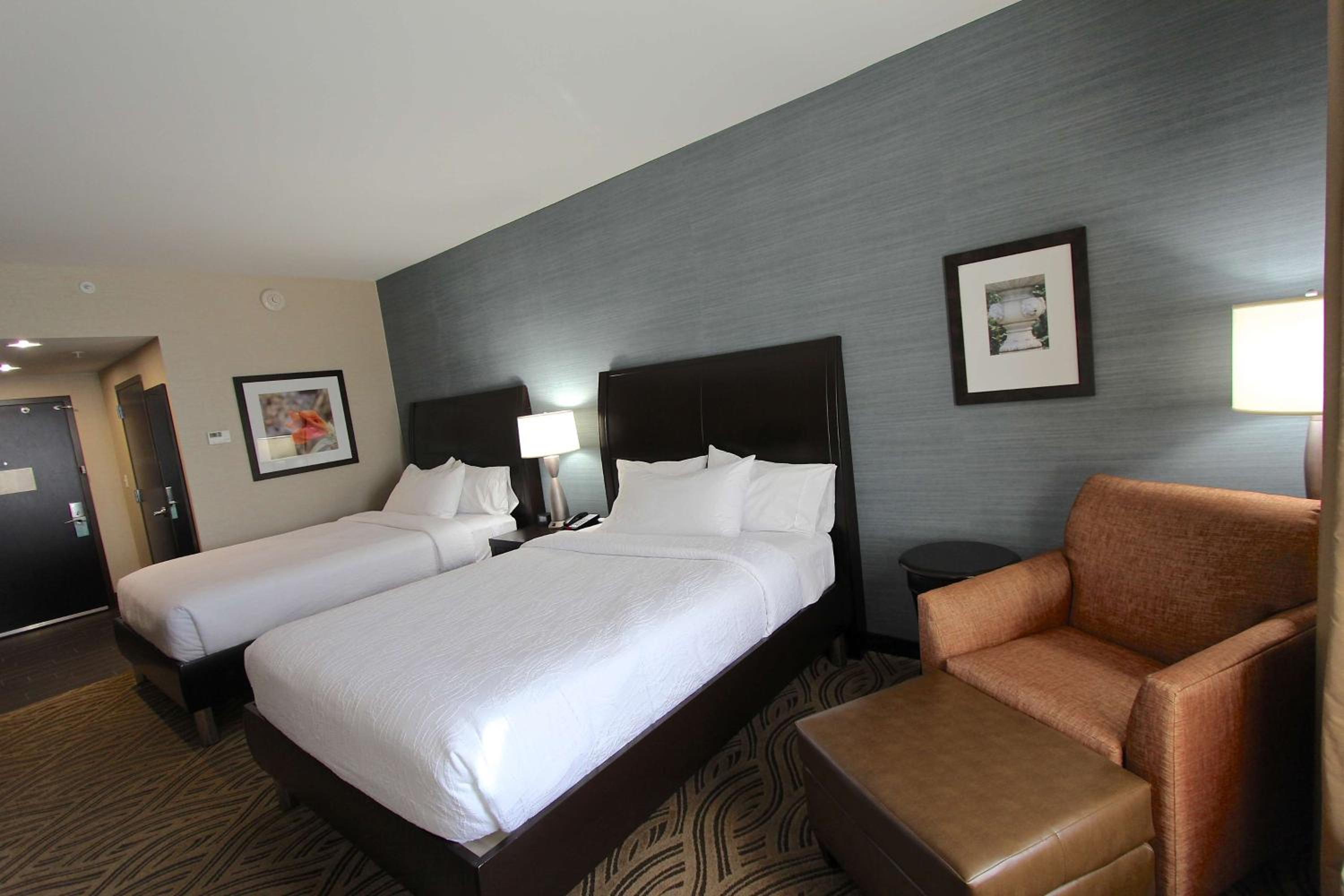 Queen Room with Two Queen Beds - Hearing Access photo 1