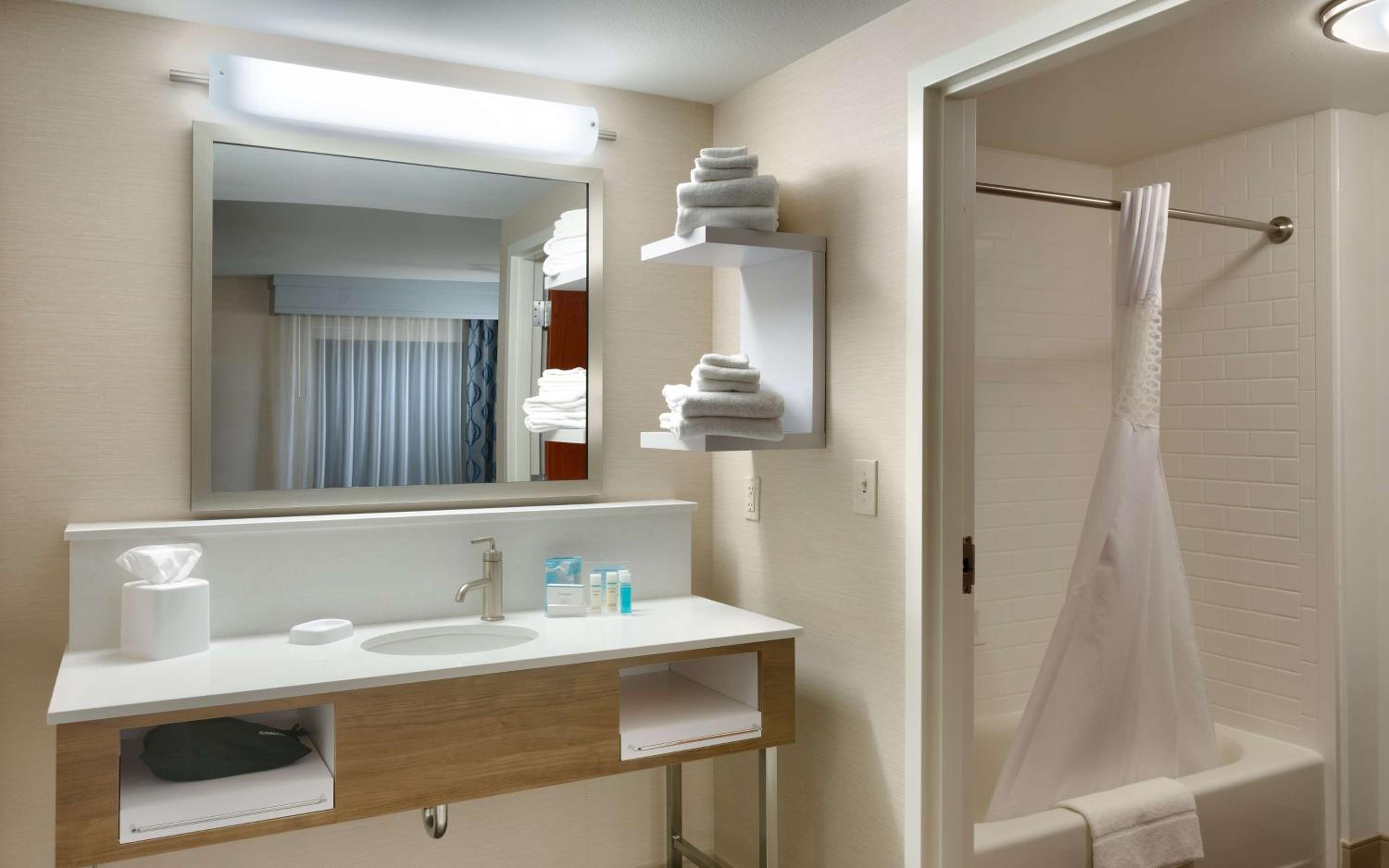King Studio Suite - Non-Smoking - Photo 4