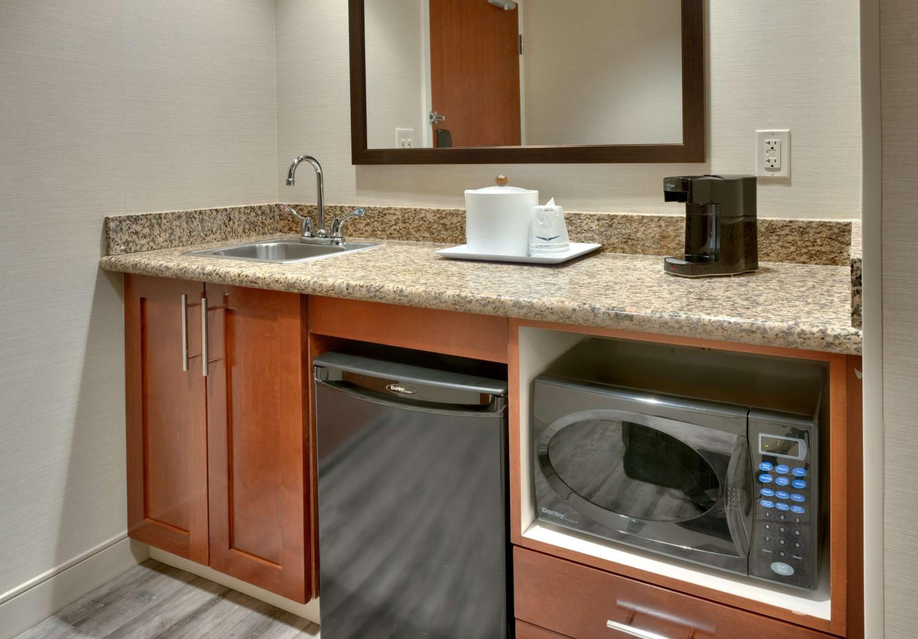 King Studio Suite - Non-Smoking - Photo 5