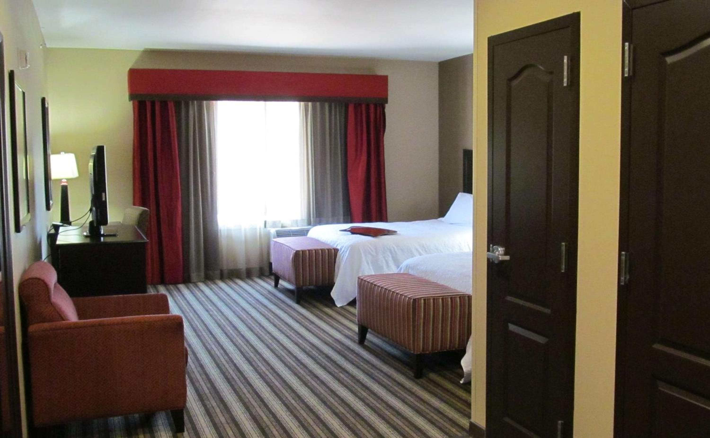 Queen Room with Two Queen Beds - Hearing Access/Non-Smoking photo 1