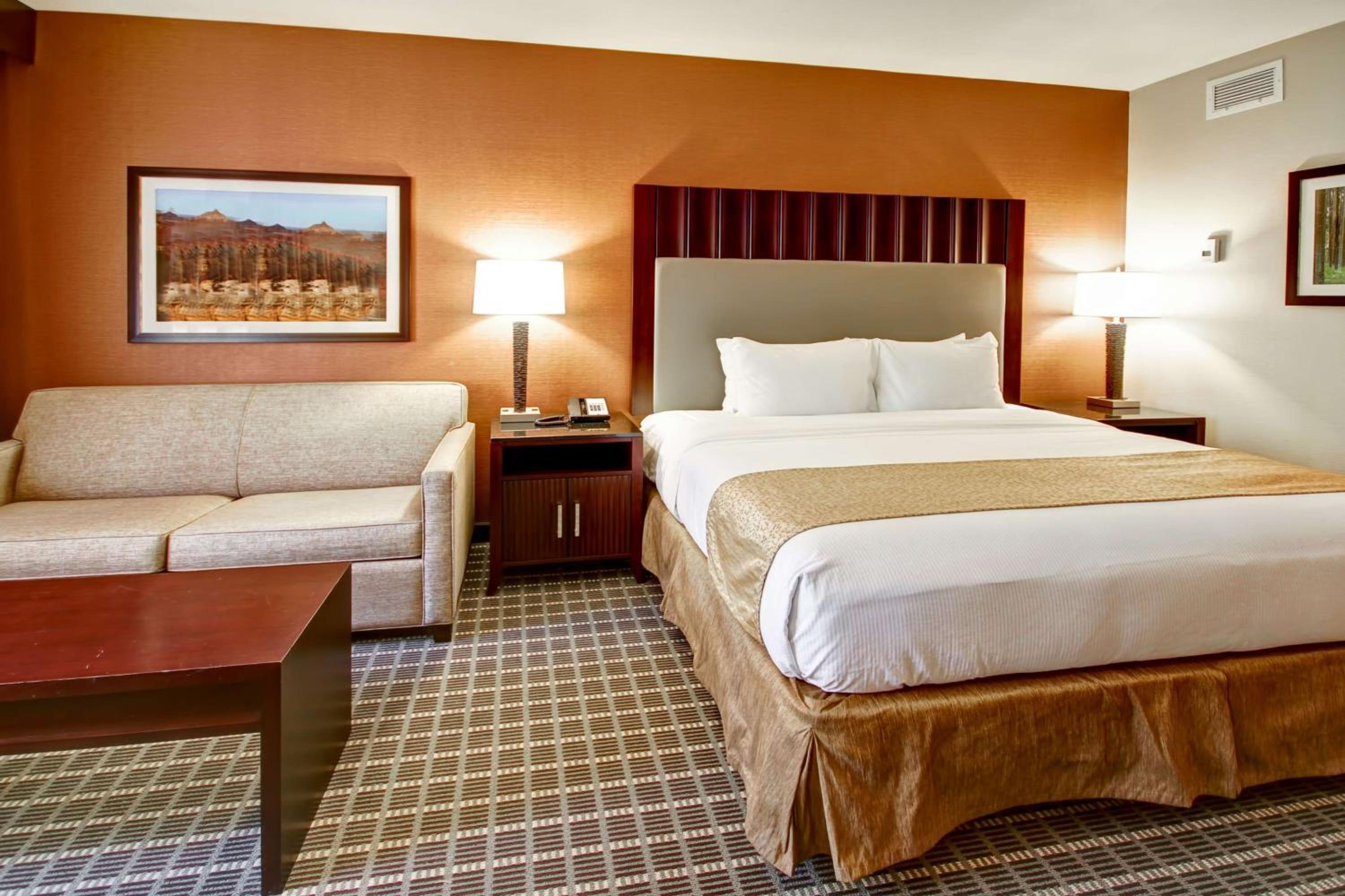 King Room with Sofa Bed - Photo 2