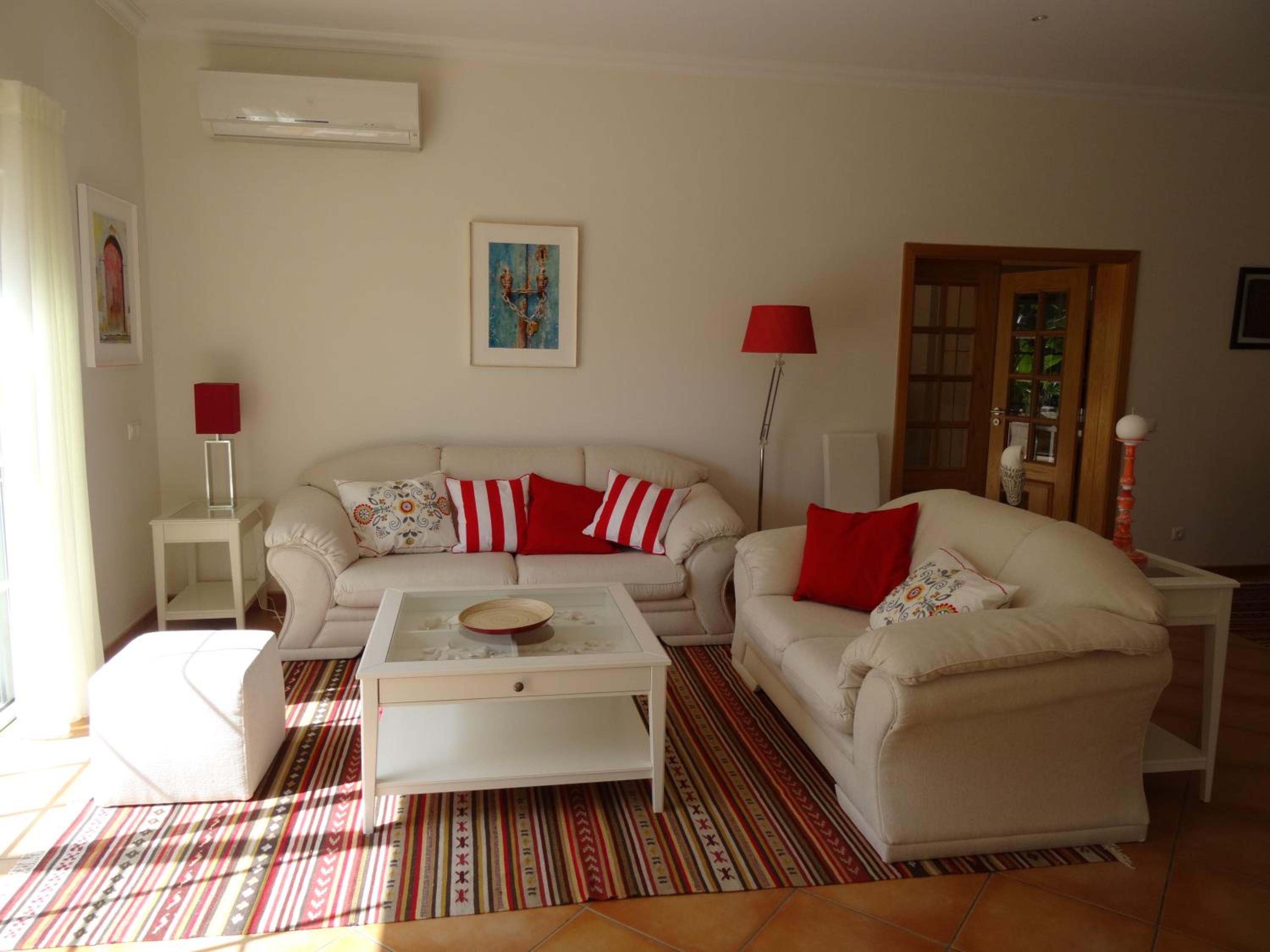 Five-Bedroom Villa photo 1