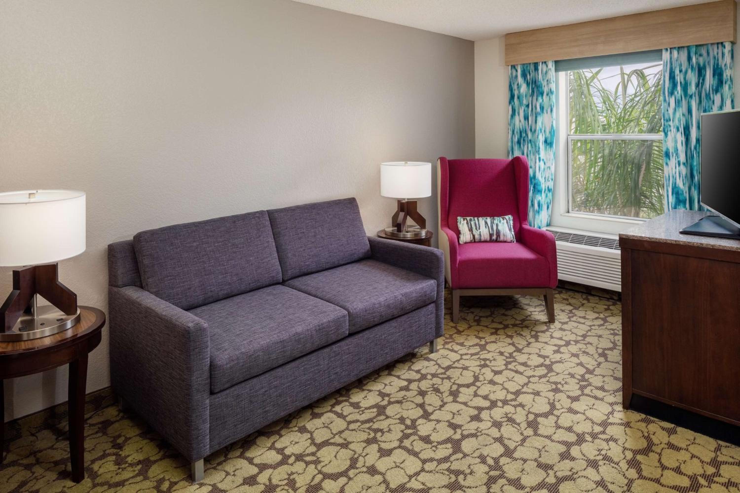 One-Bedroom King Suite with Sofa Bed - Photo 3