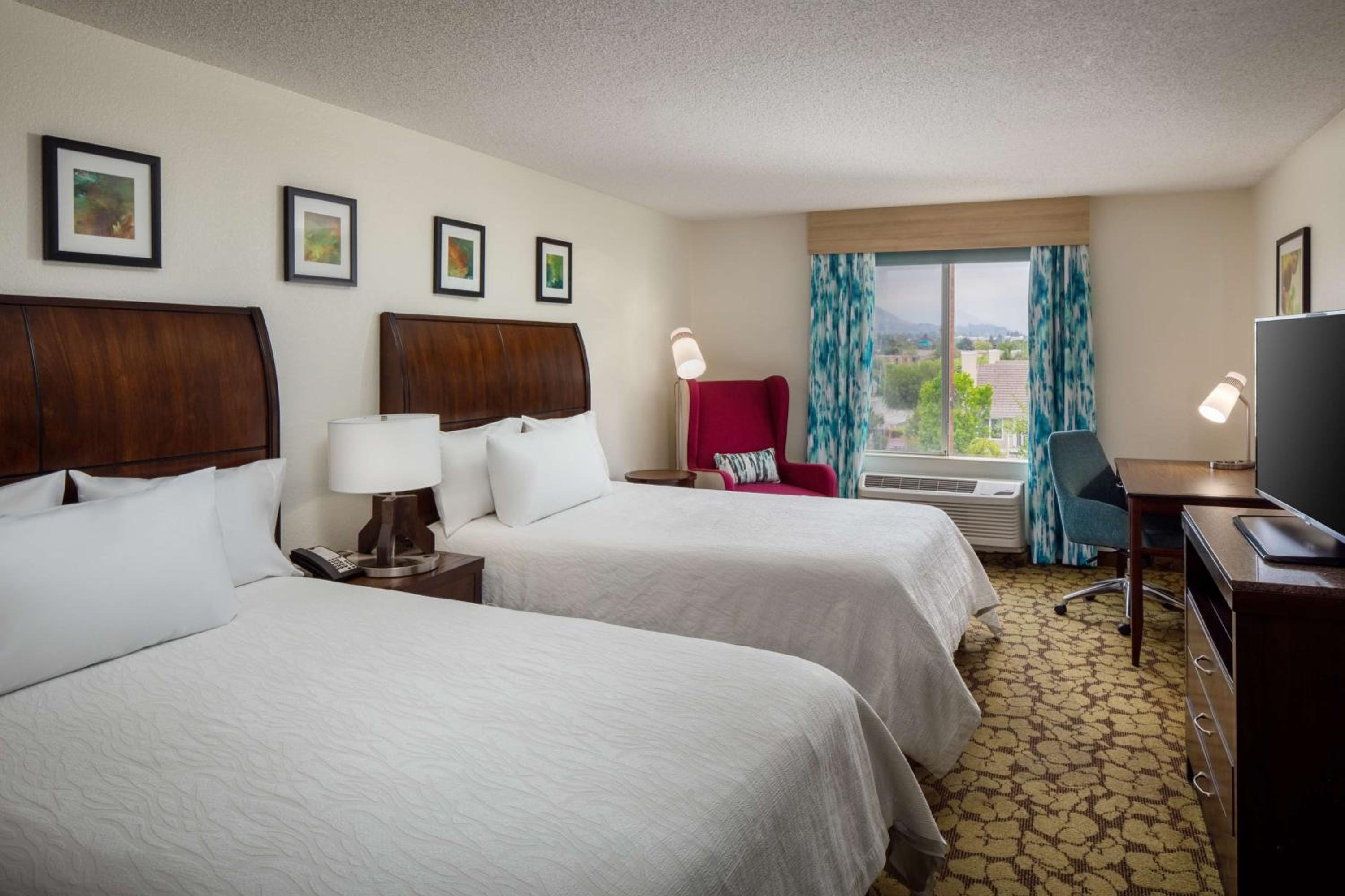 Queen Room with Two Queen Beds - Photo 2