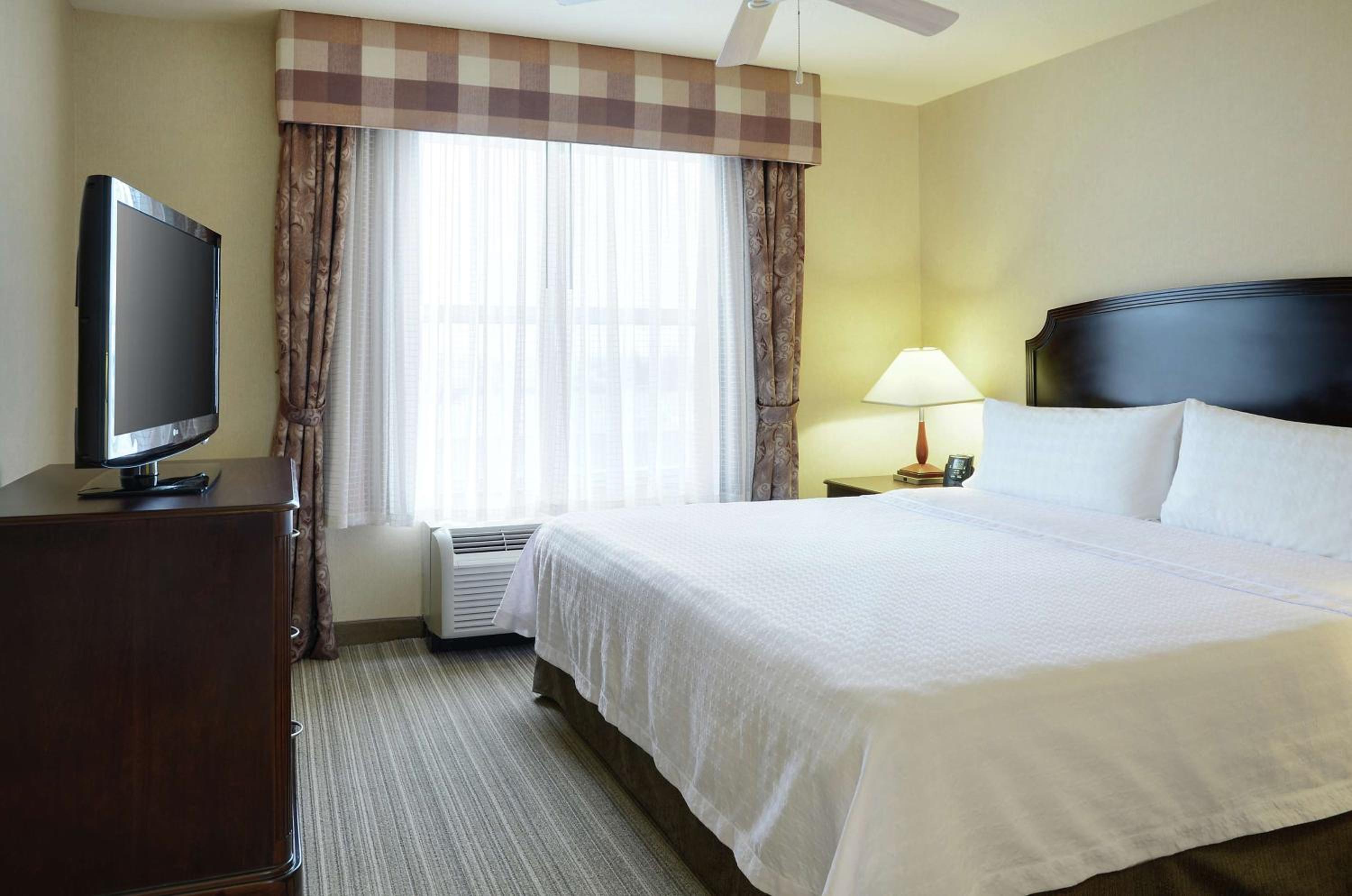 One-Bedroom King Suite - Non-Smoking - Photo 2