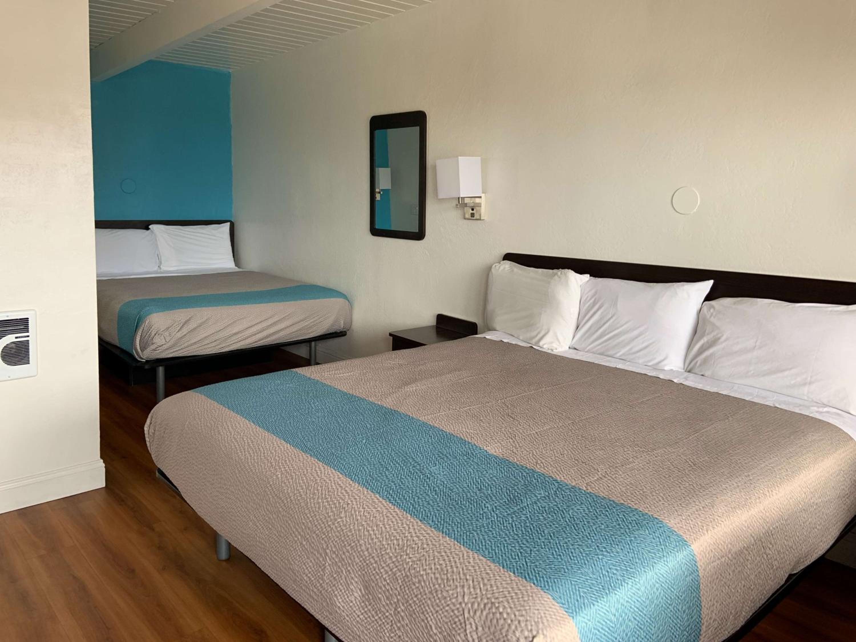 Queen Room with Two Queen Beds - Non-Smoking - Photo 1