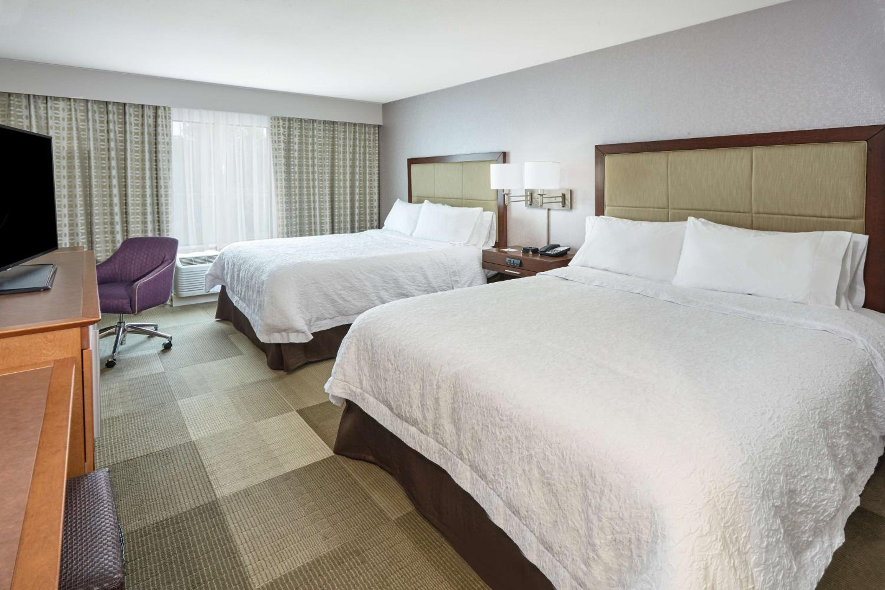 Queen Room with Two Queen Beds (4 Adults) photo 1