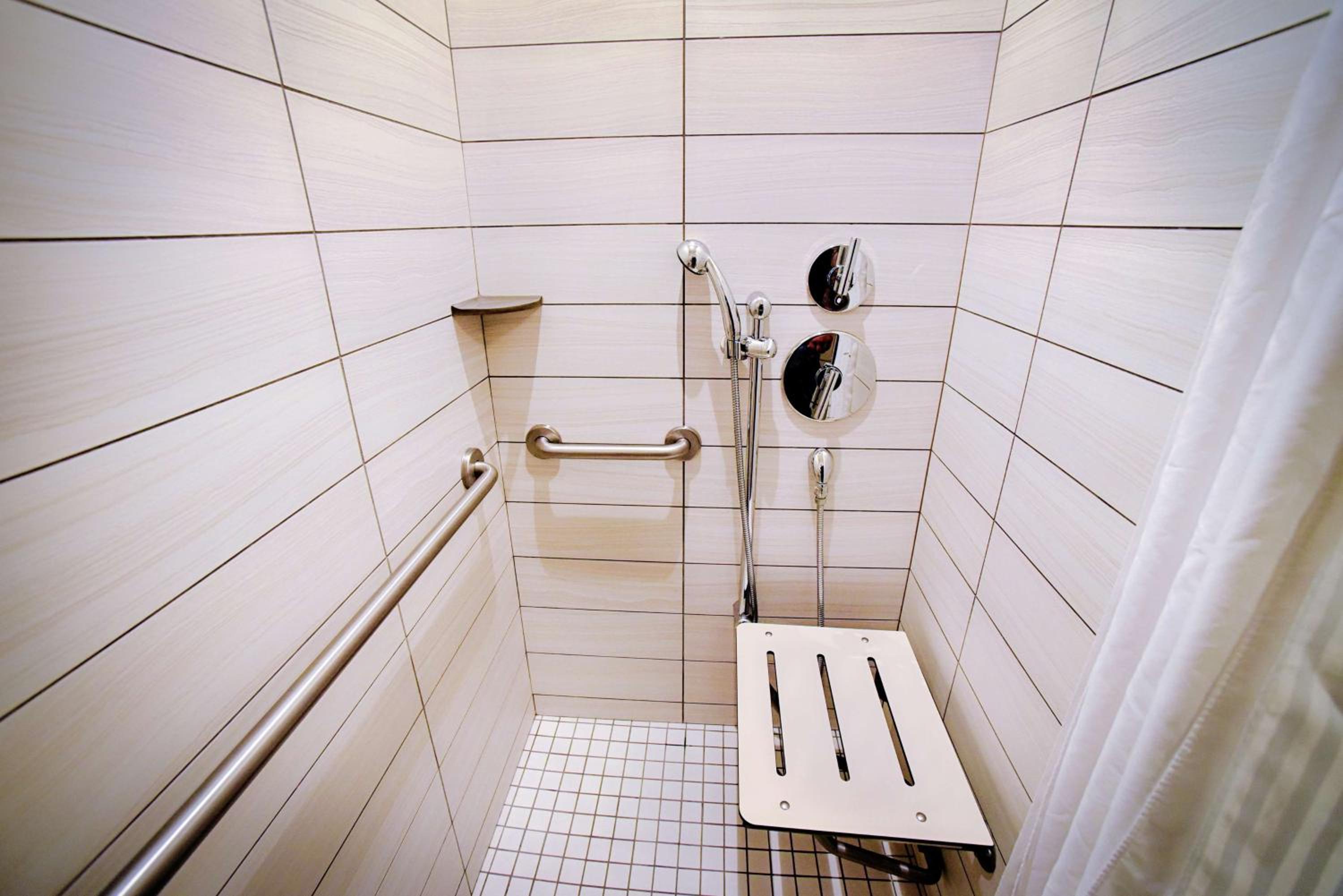 King Room with Roll-In Shower - Mobility Access