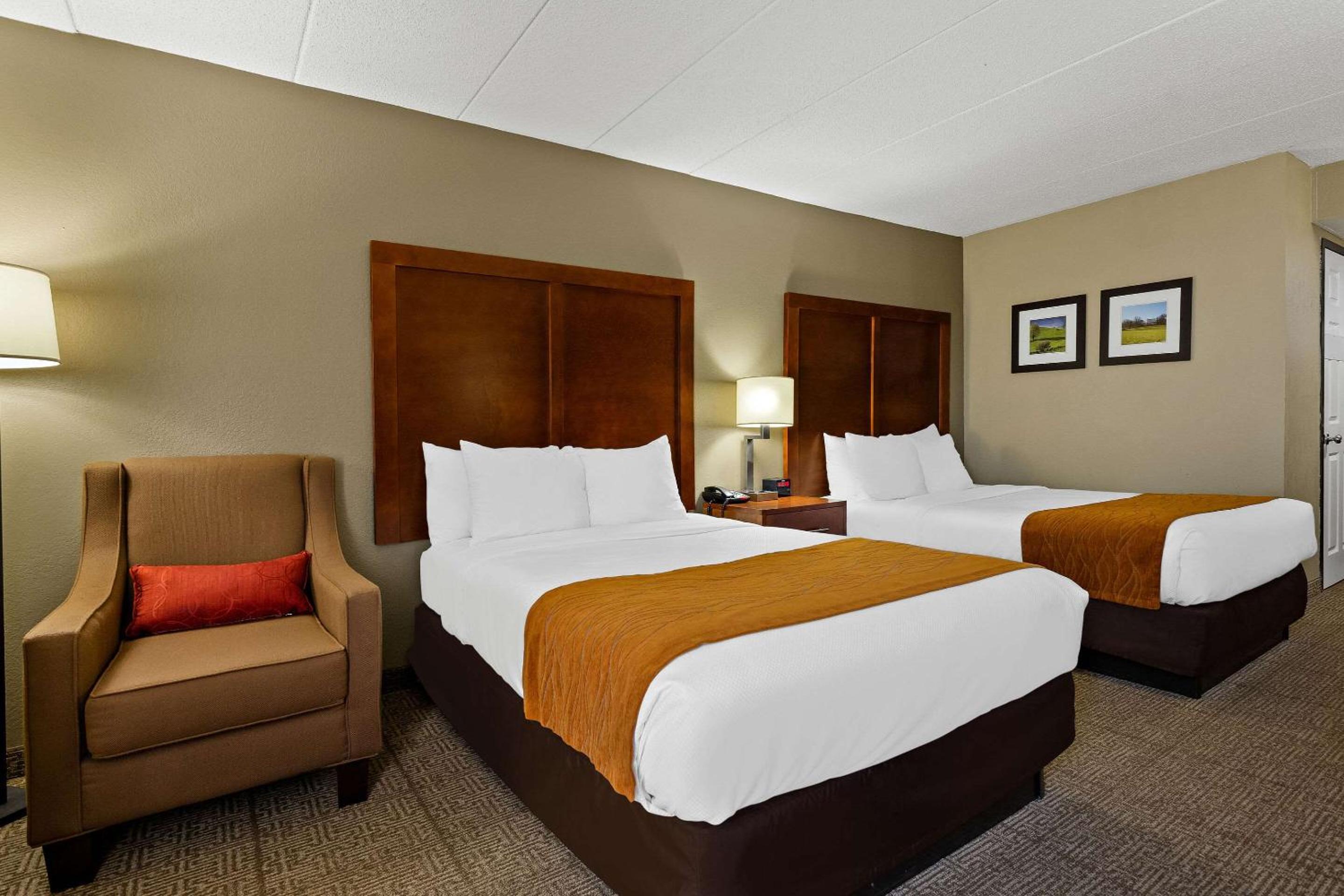 Double Room With Two Double Beds - Non-Smoking photo 2