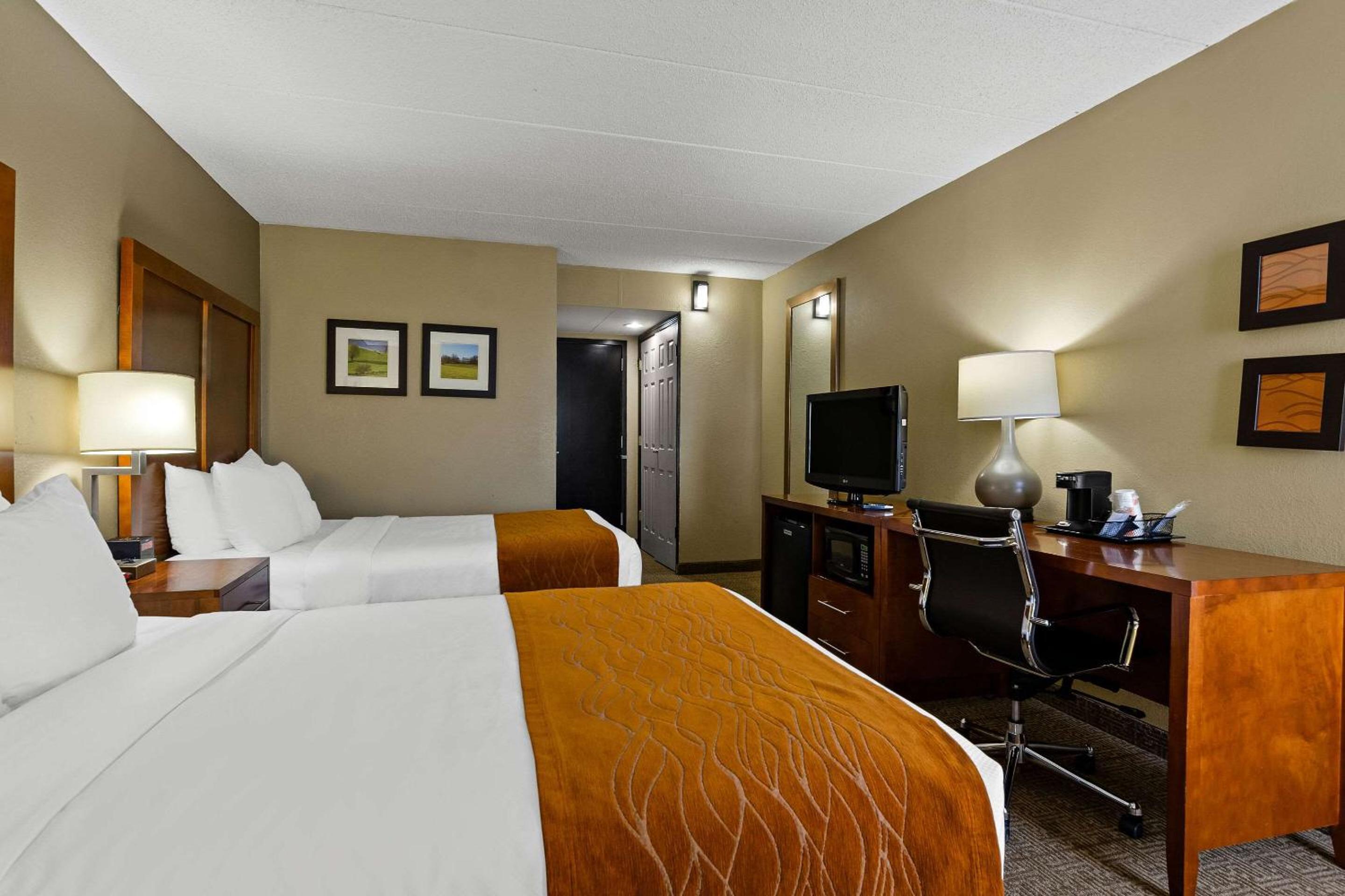Double Room With Two Double Beds - Non-Smoking photo 3