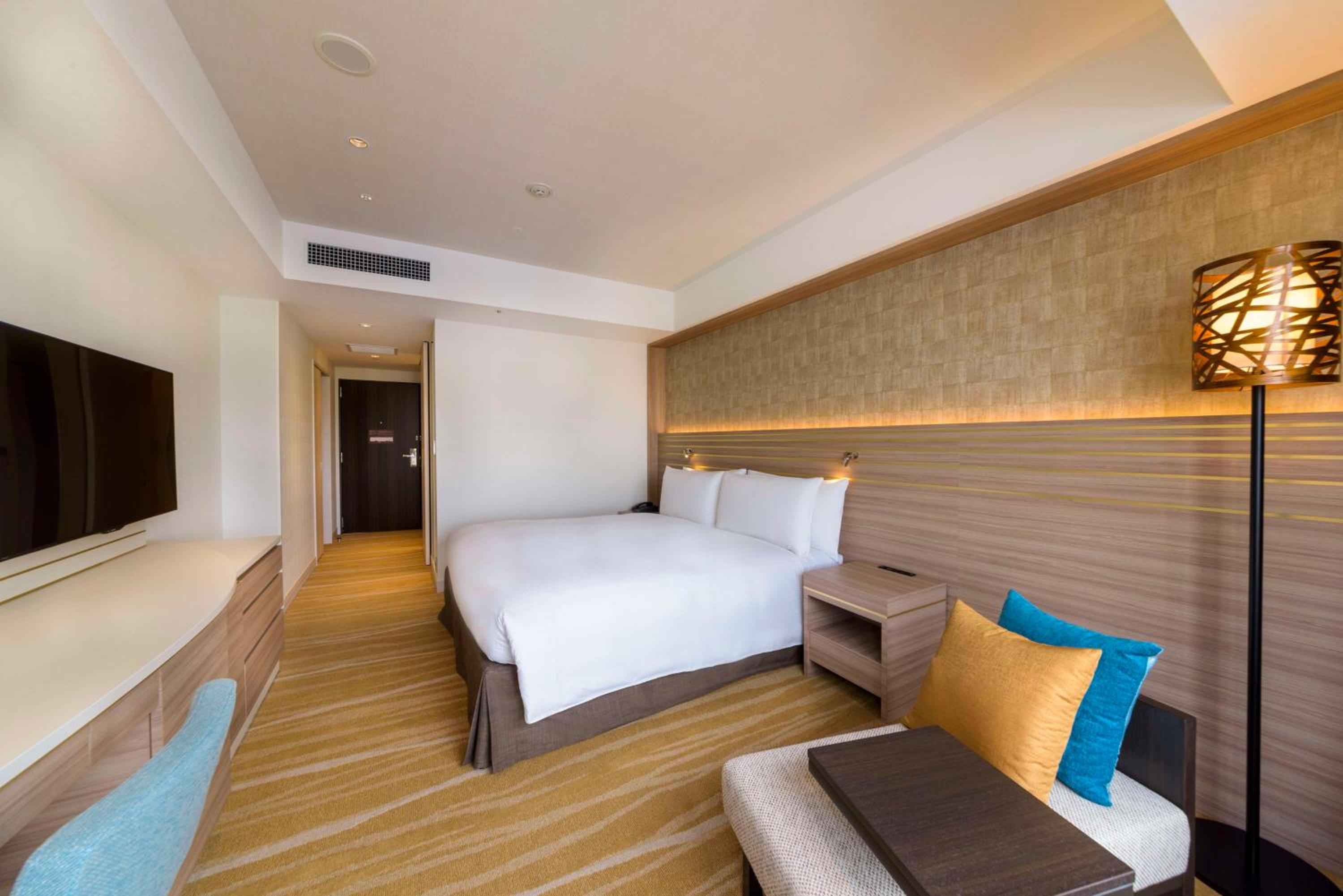 King Room with Balcony and Ocean View photo 3