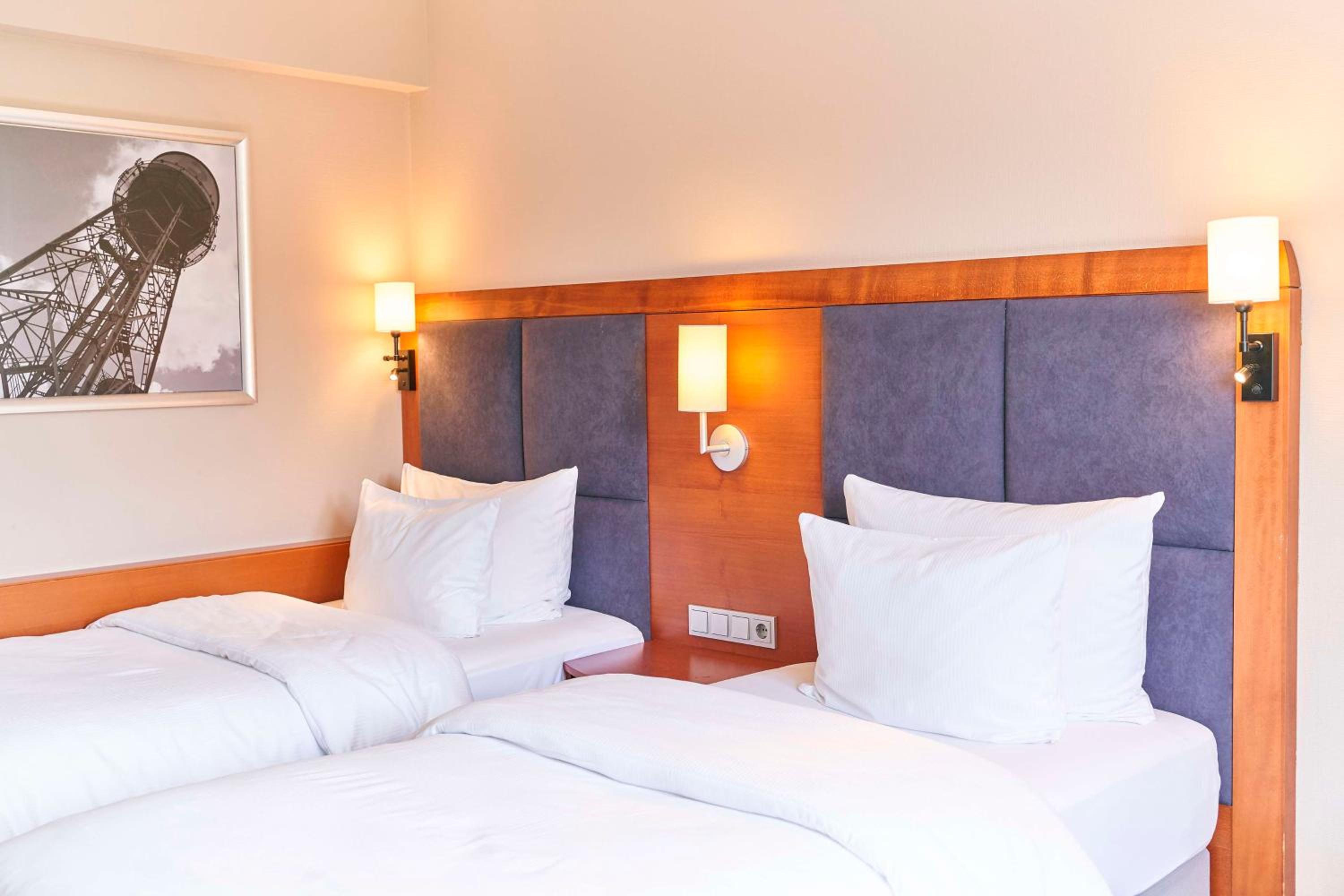 Standard Double Room - Photo 9