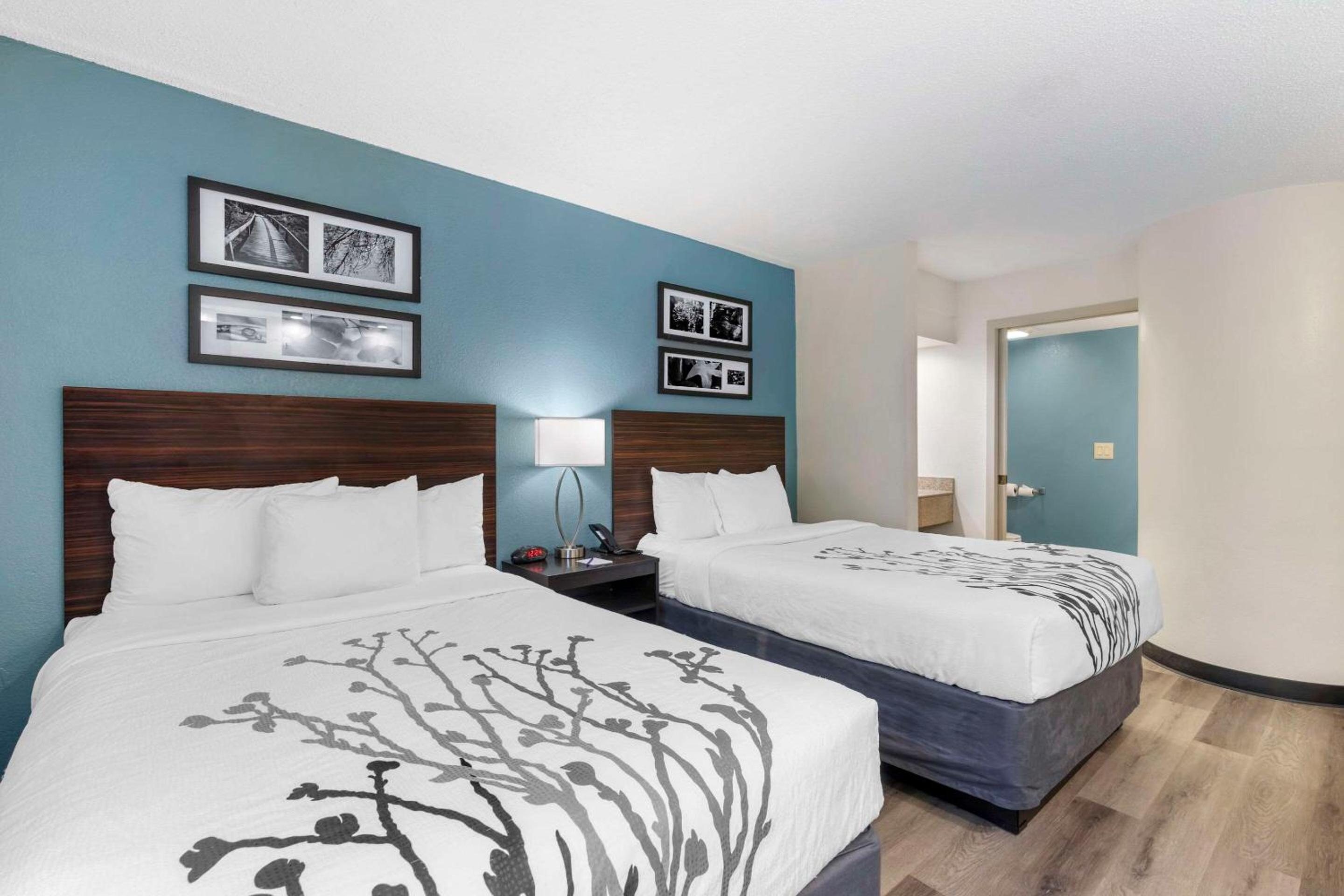 Double Room with Two Double Beds - Non-Smoking - Photo 3