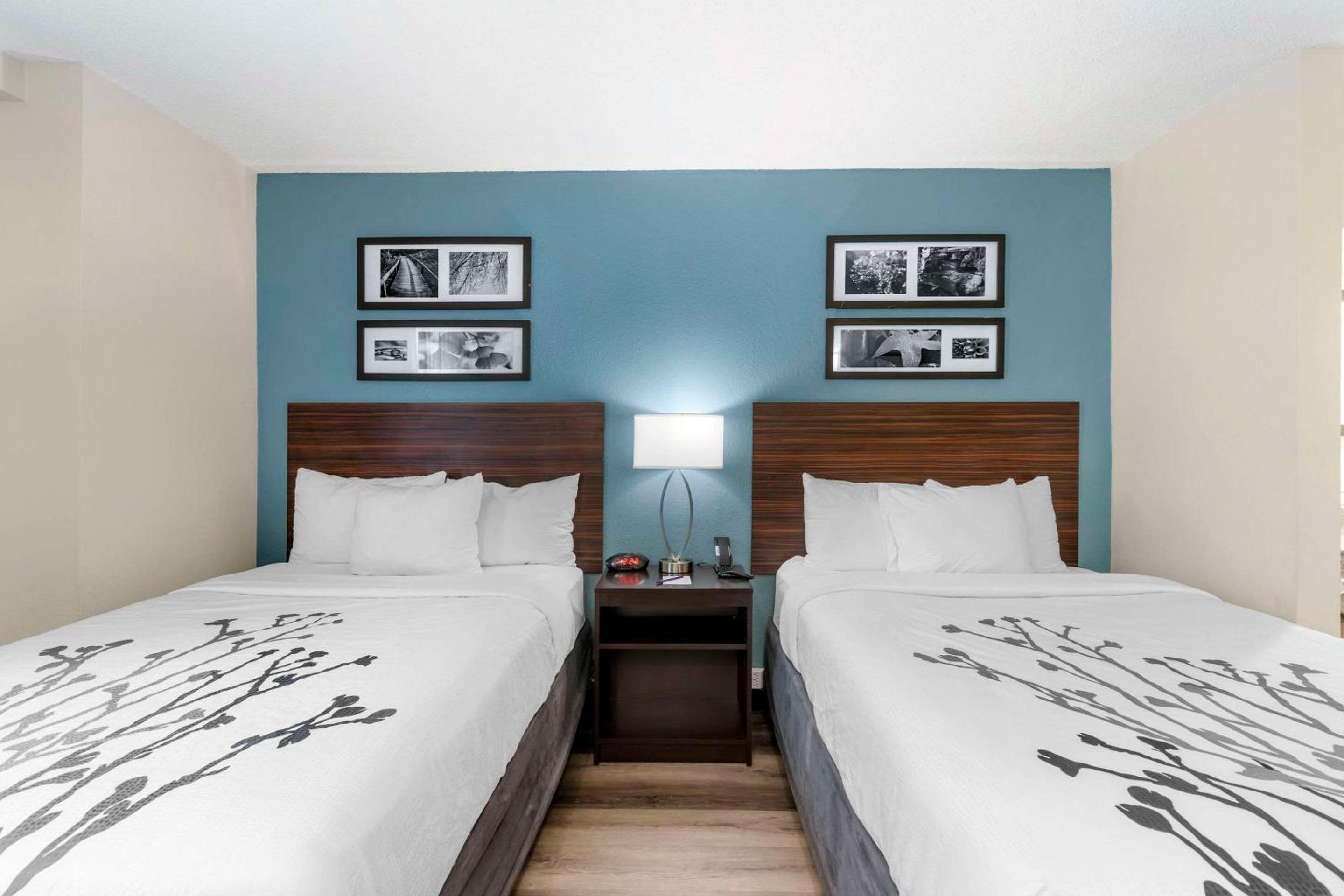 Double Room with Two Double Beds - Non-Smoking - Photo 4