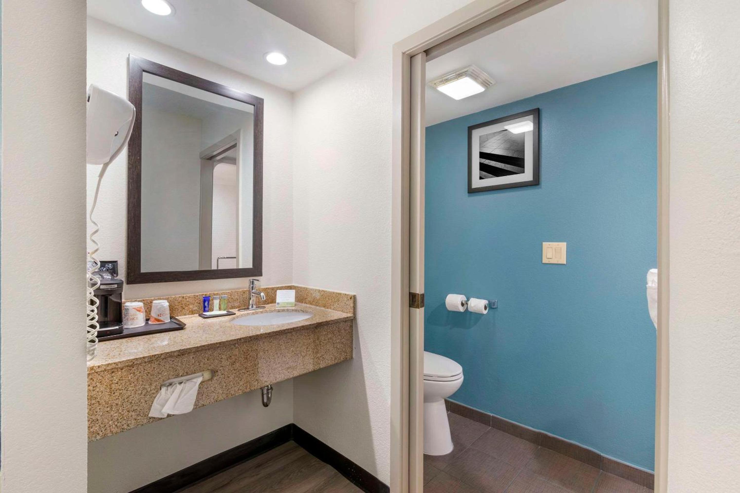 Double Room with Two Double Beds - Non-Smoking - Photo 6