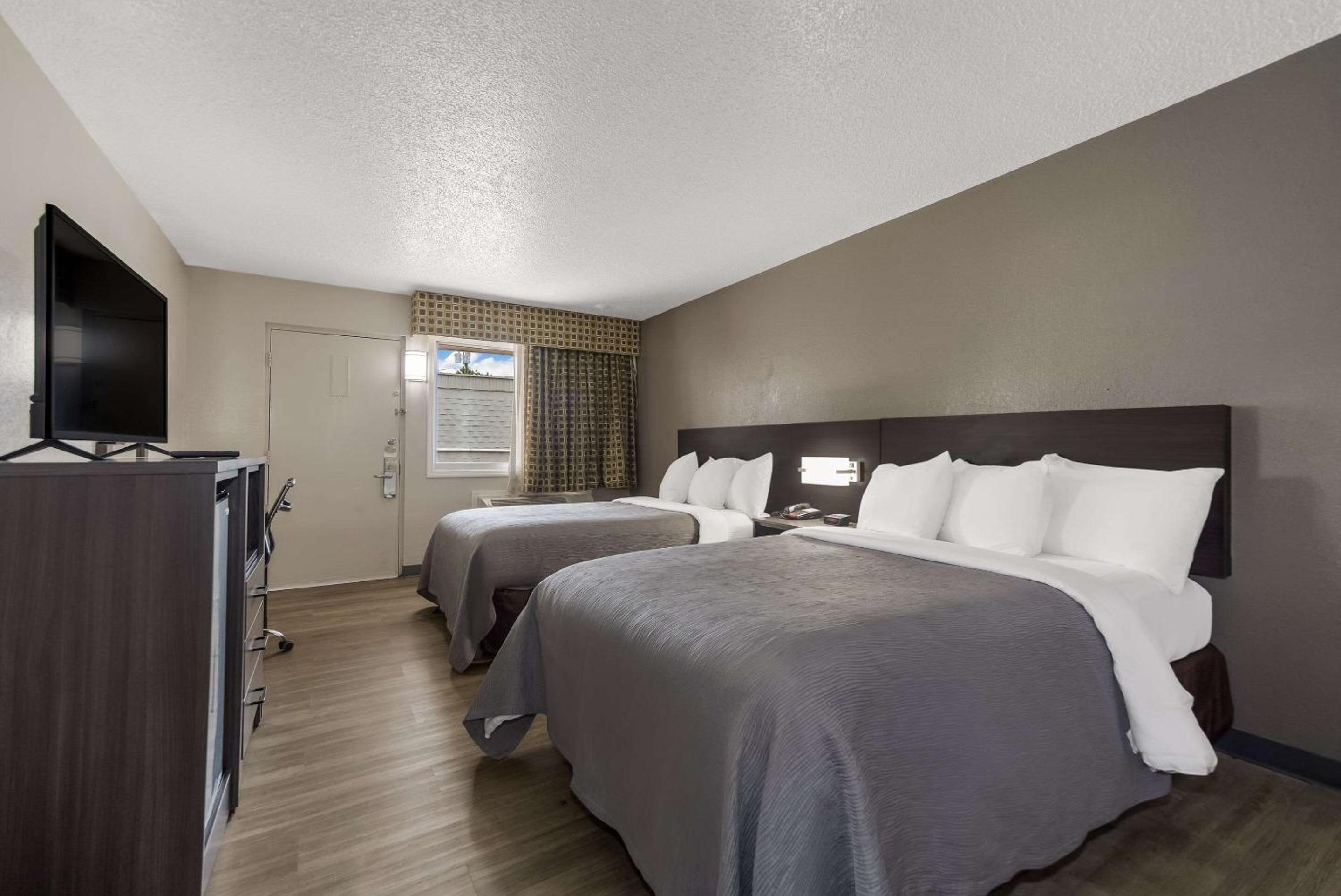 Double Room with Two Double Beds photo 3