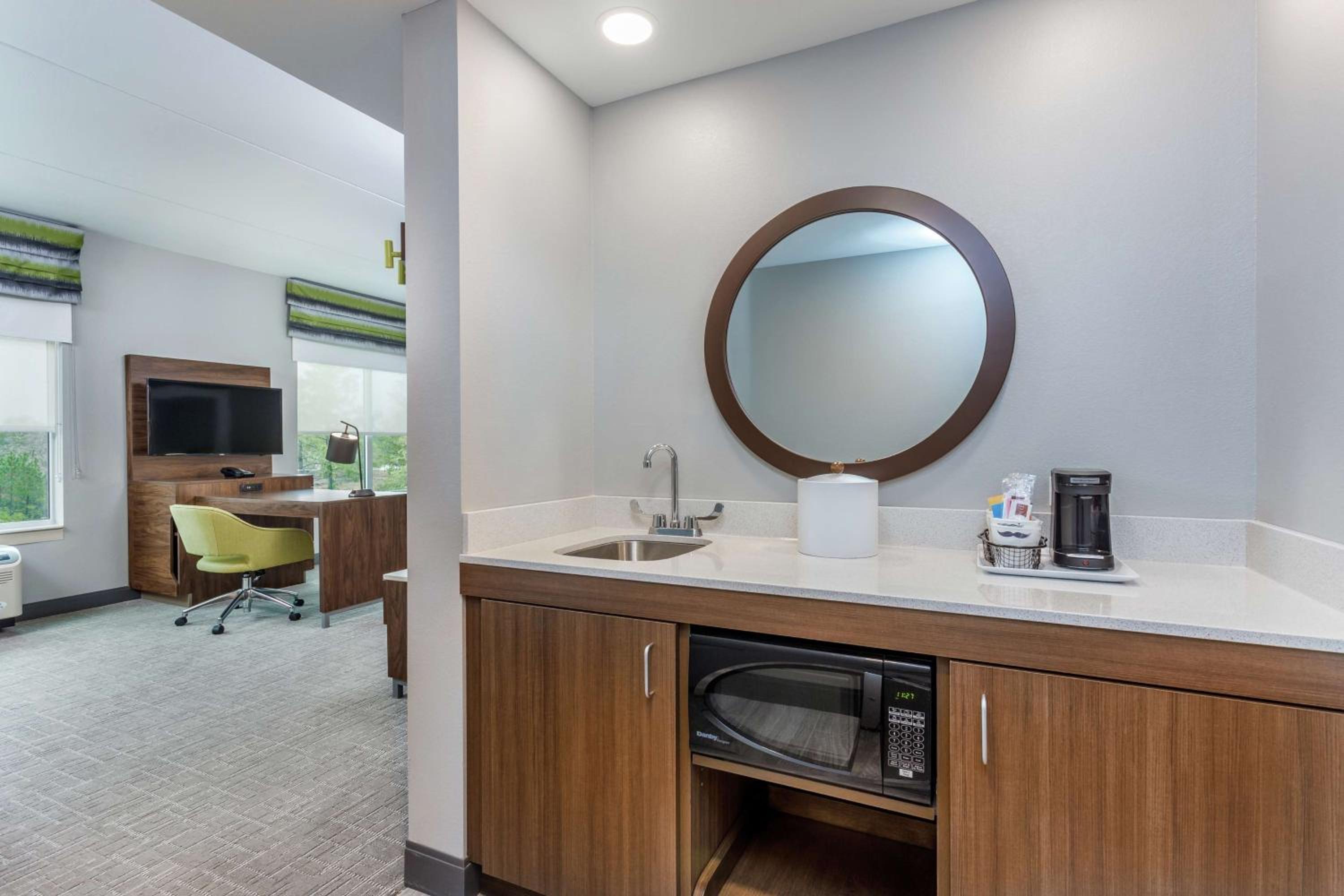 Executive King Suite - Non Smoking - Photo 4