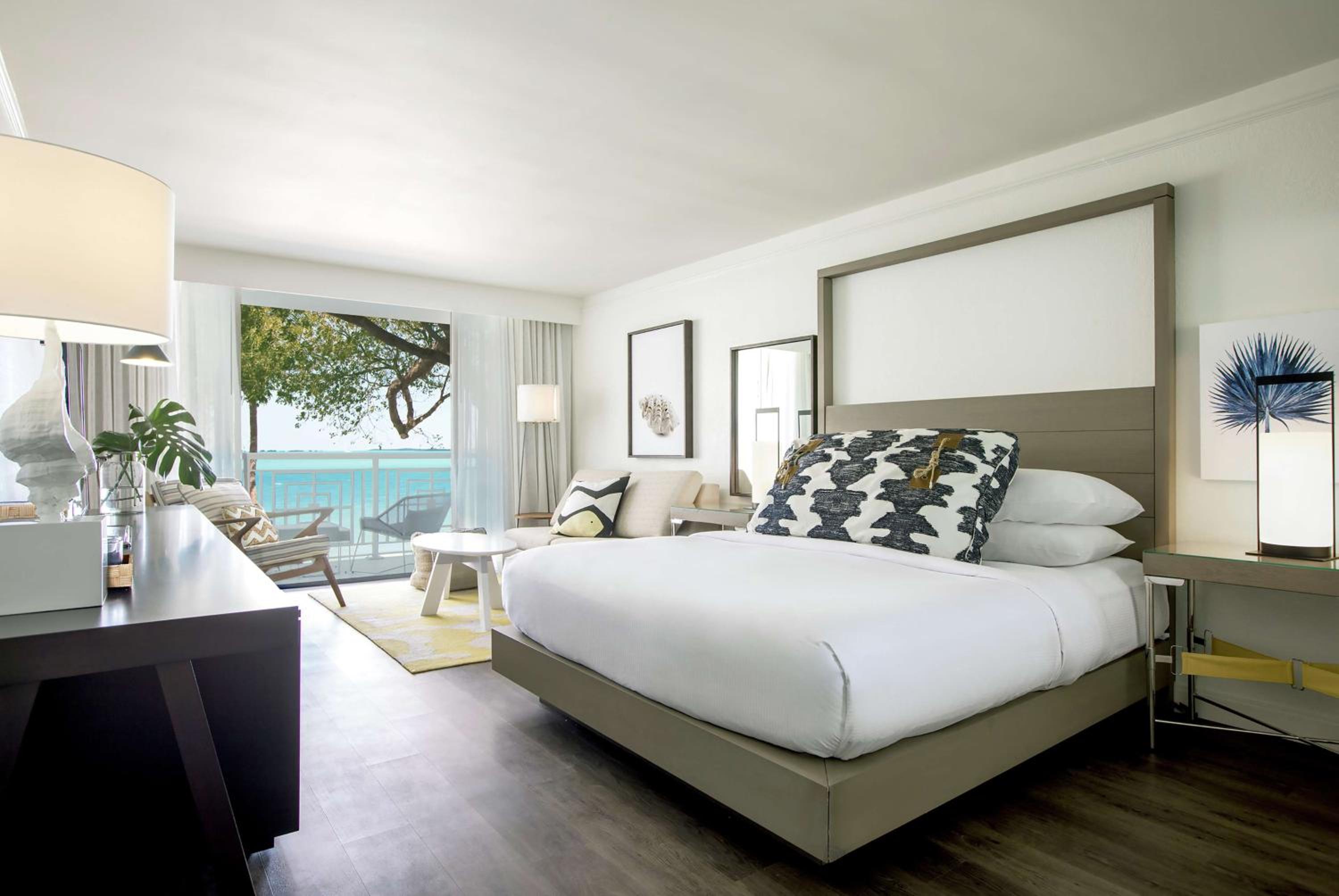 King Room with Waterfront View - Coconut Wing - Photo 3