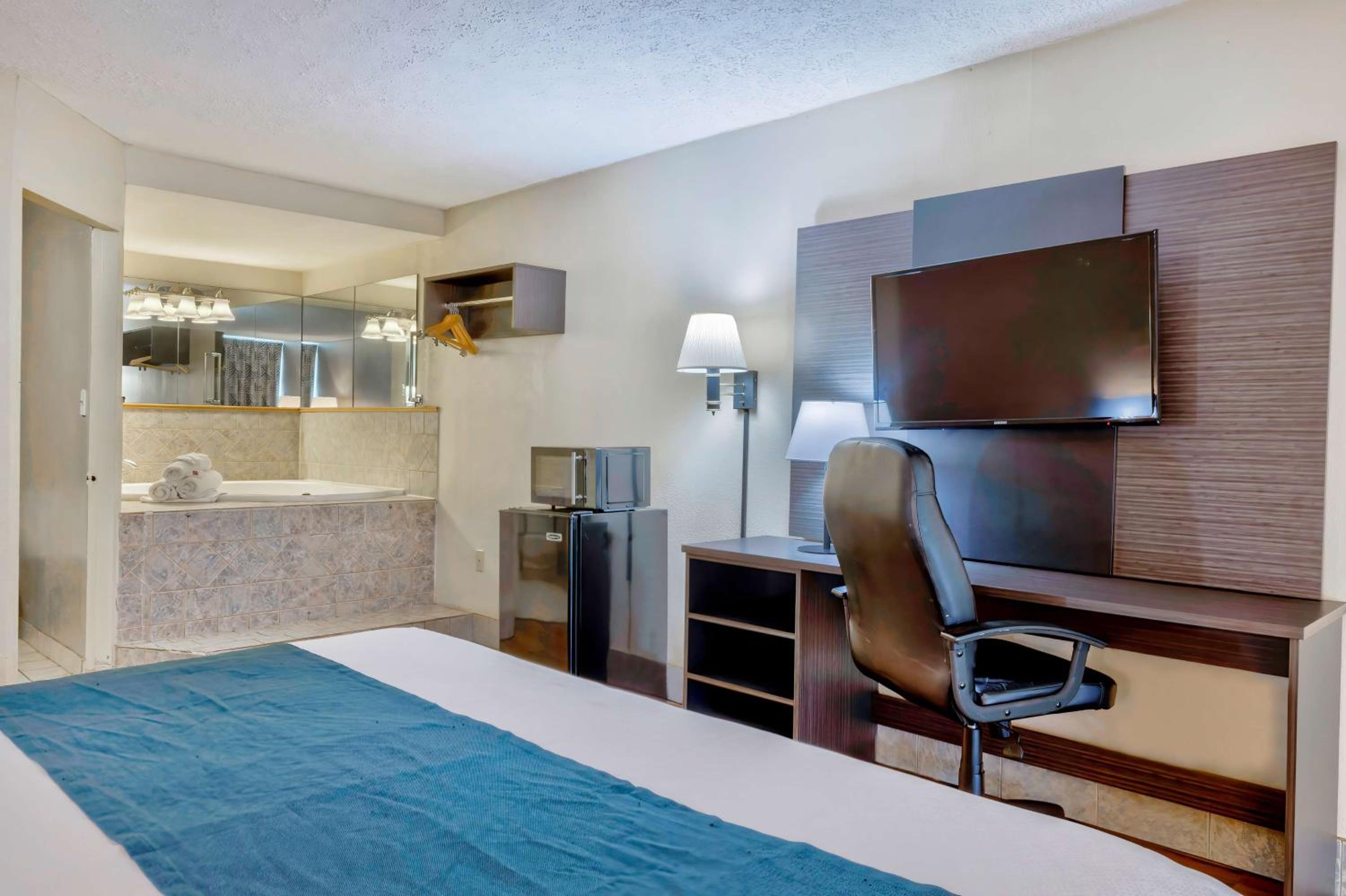 King Room with Spa Bath - Non-Smoking - Photo 6