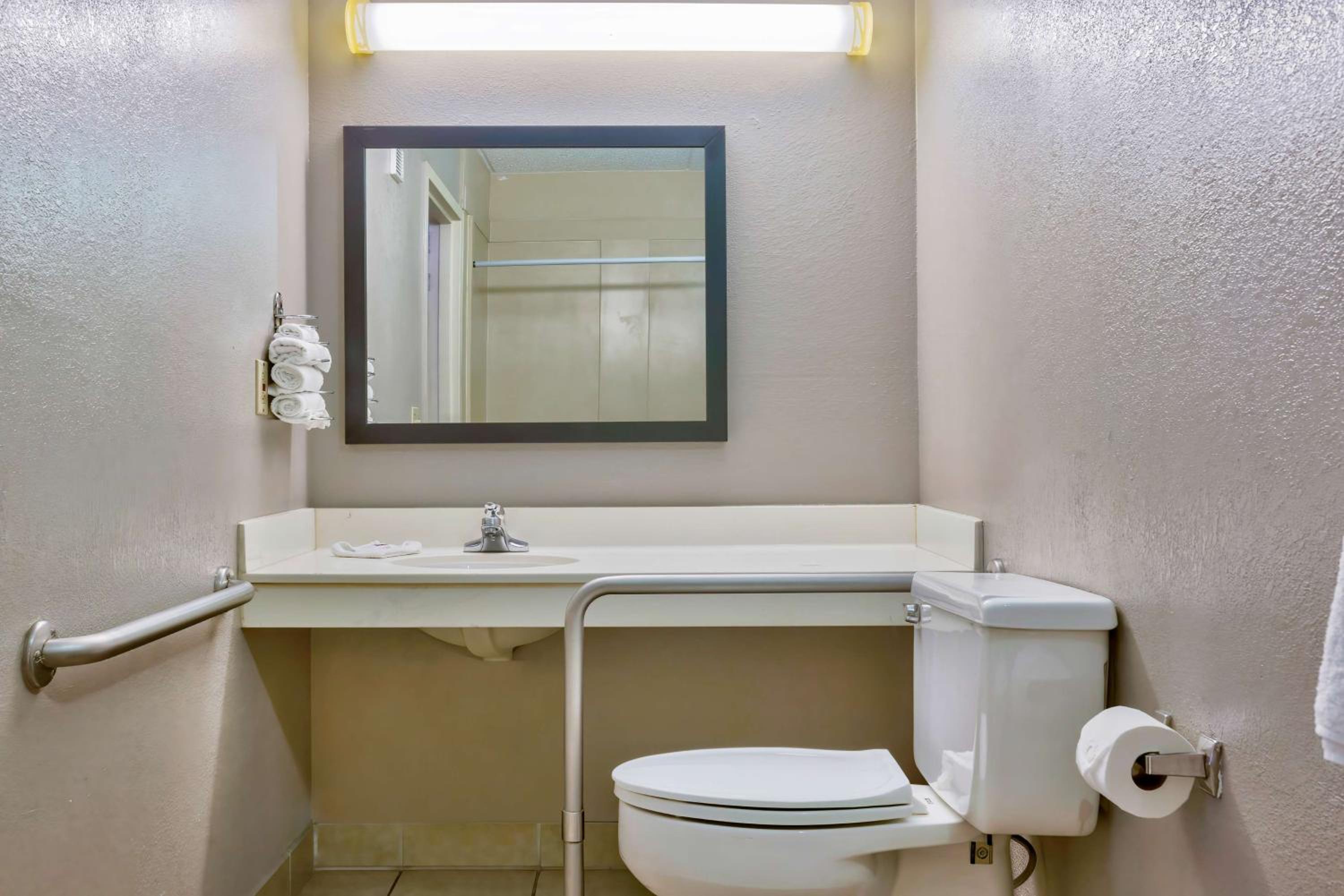 Quadruple Room - Disability Access - Roll in Shower photo 3