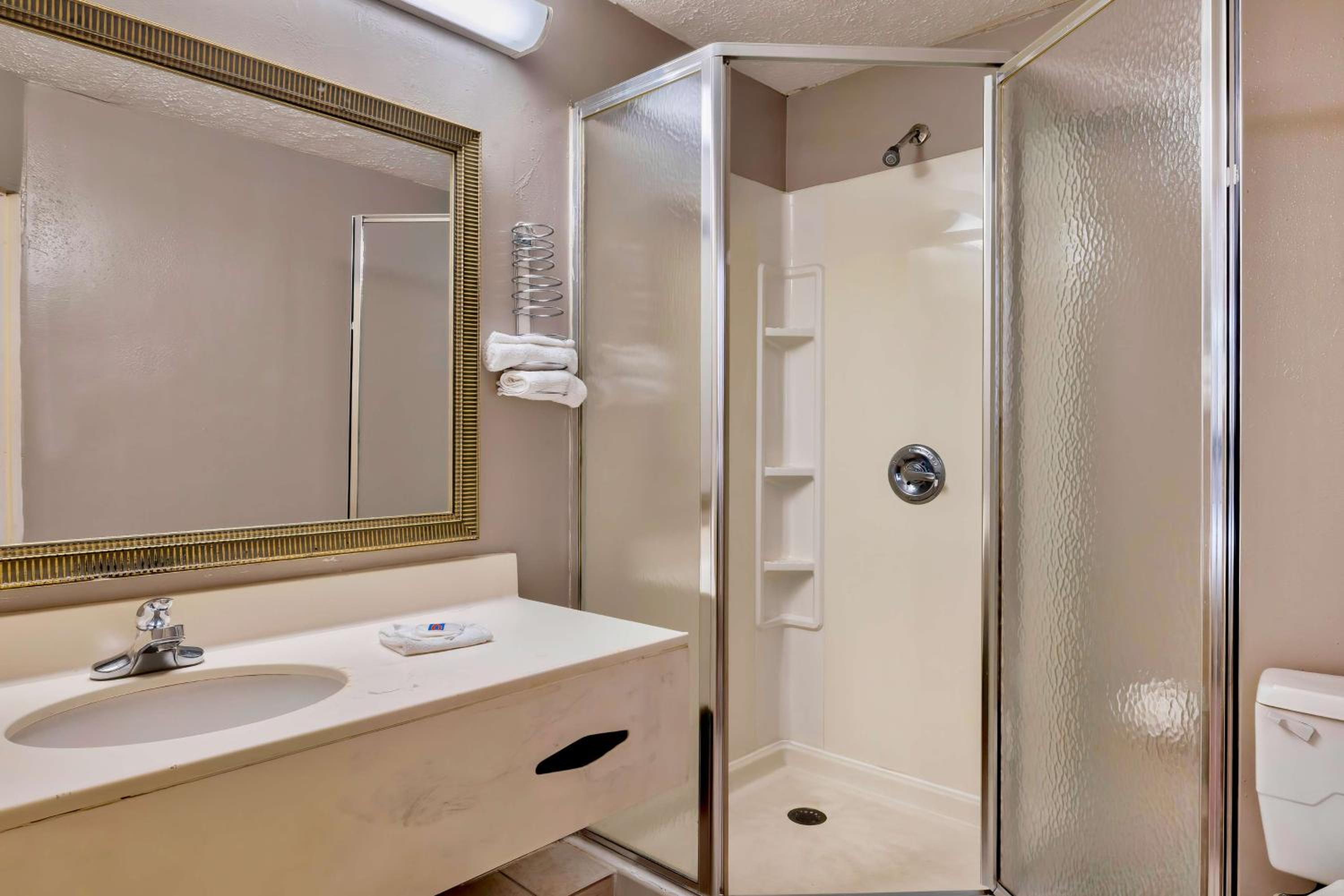 King Room with Spa Bath - Non-Smoking - Photo 5