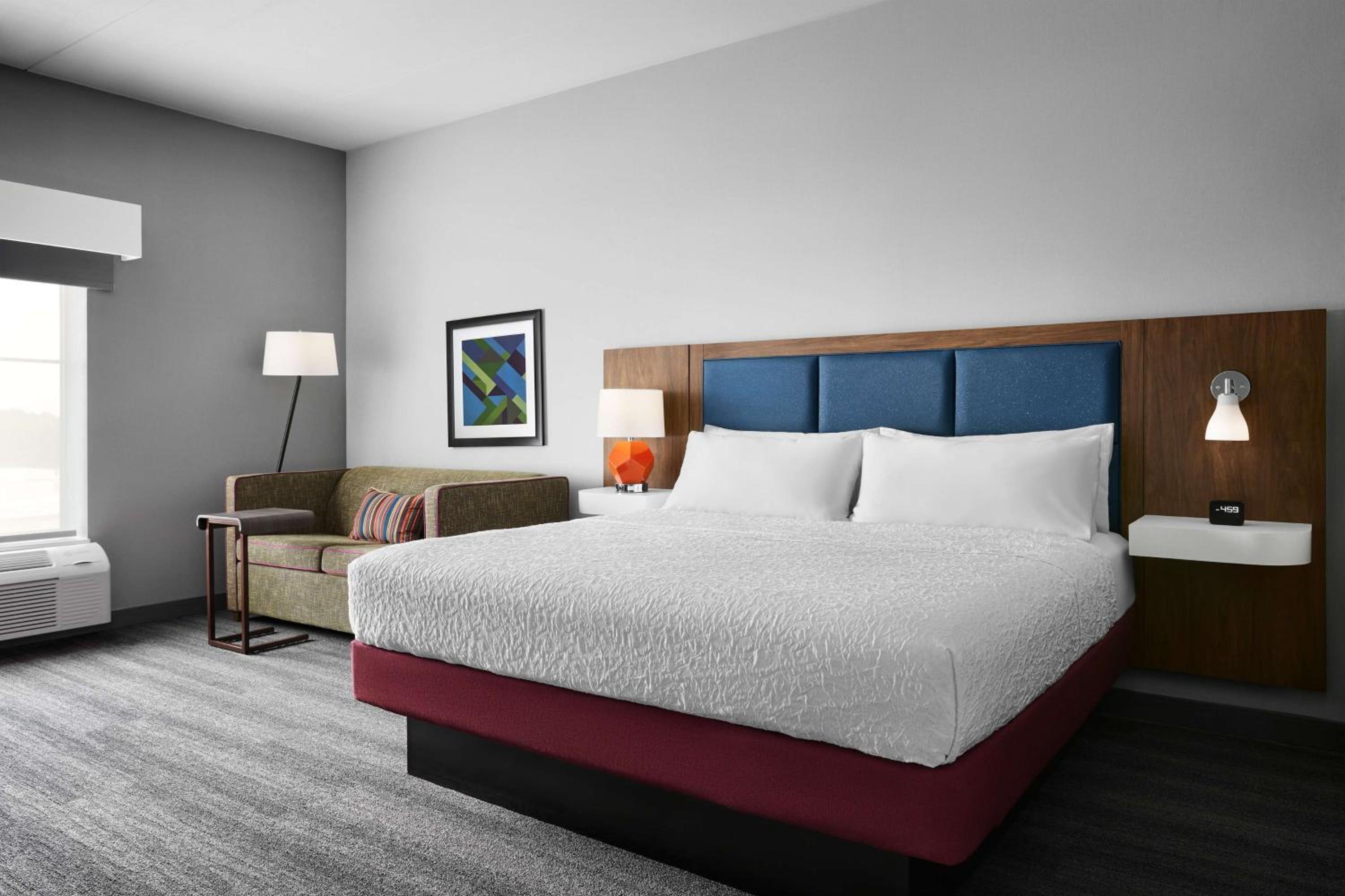 King Room with Sofa Bed - Non-Smoking - Photo 4