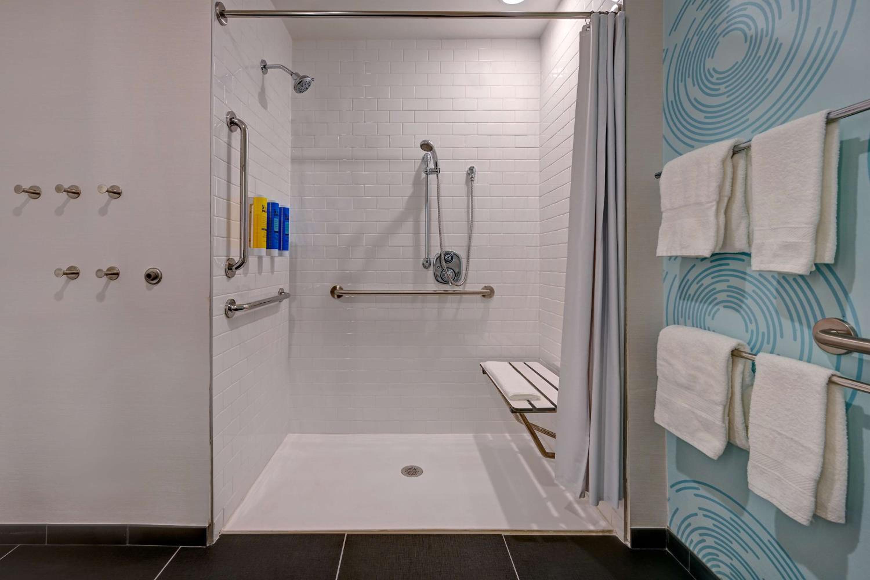 King Room with Roll-In Shower - Mobility and Hearing Access - Photo 6