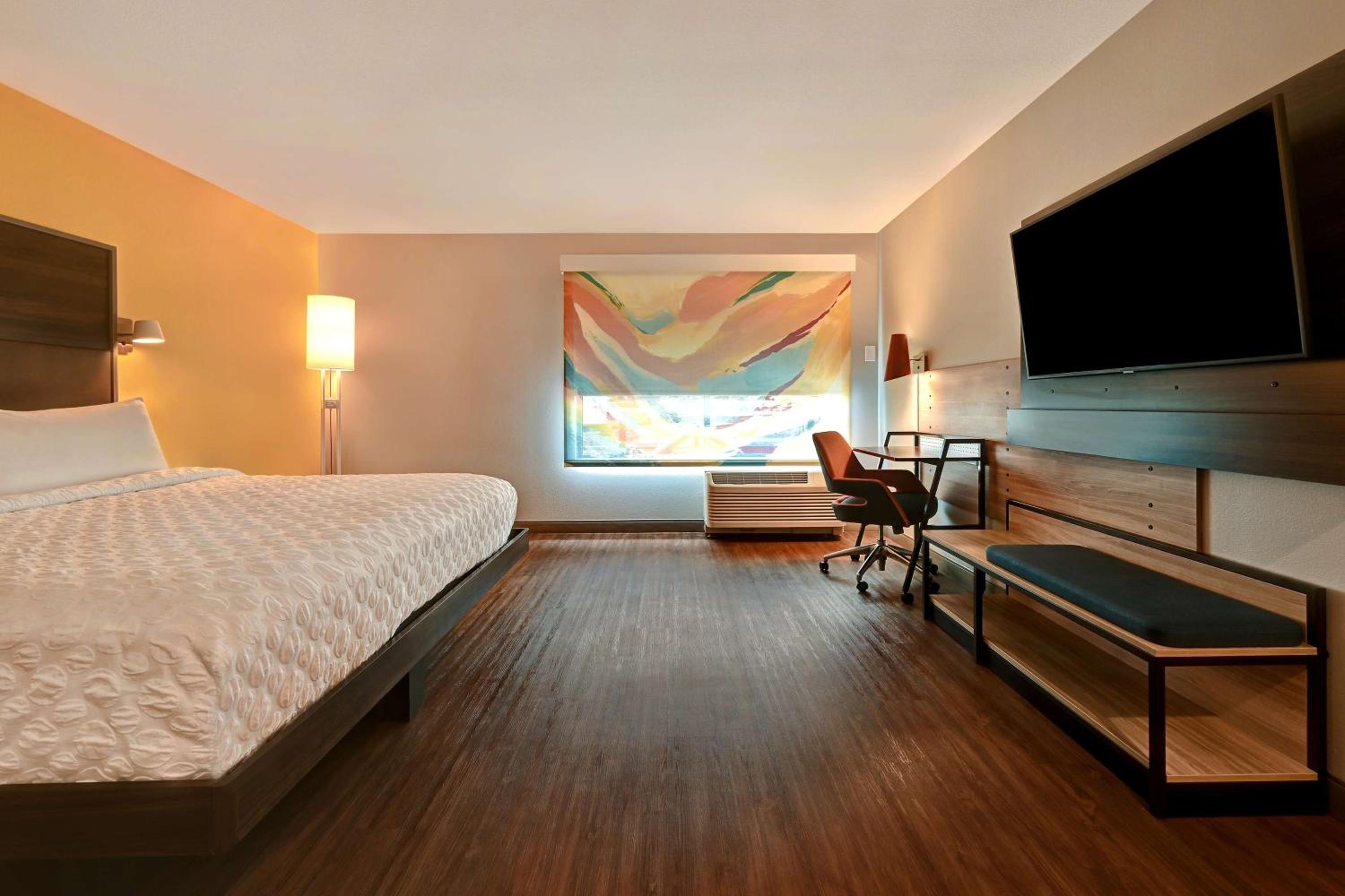 King Room with Roll-In Shower - Mobility and Hearing Access - Photo 1