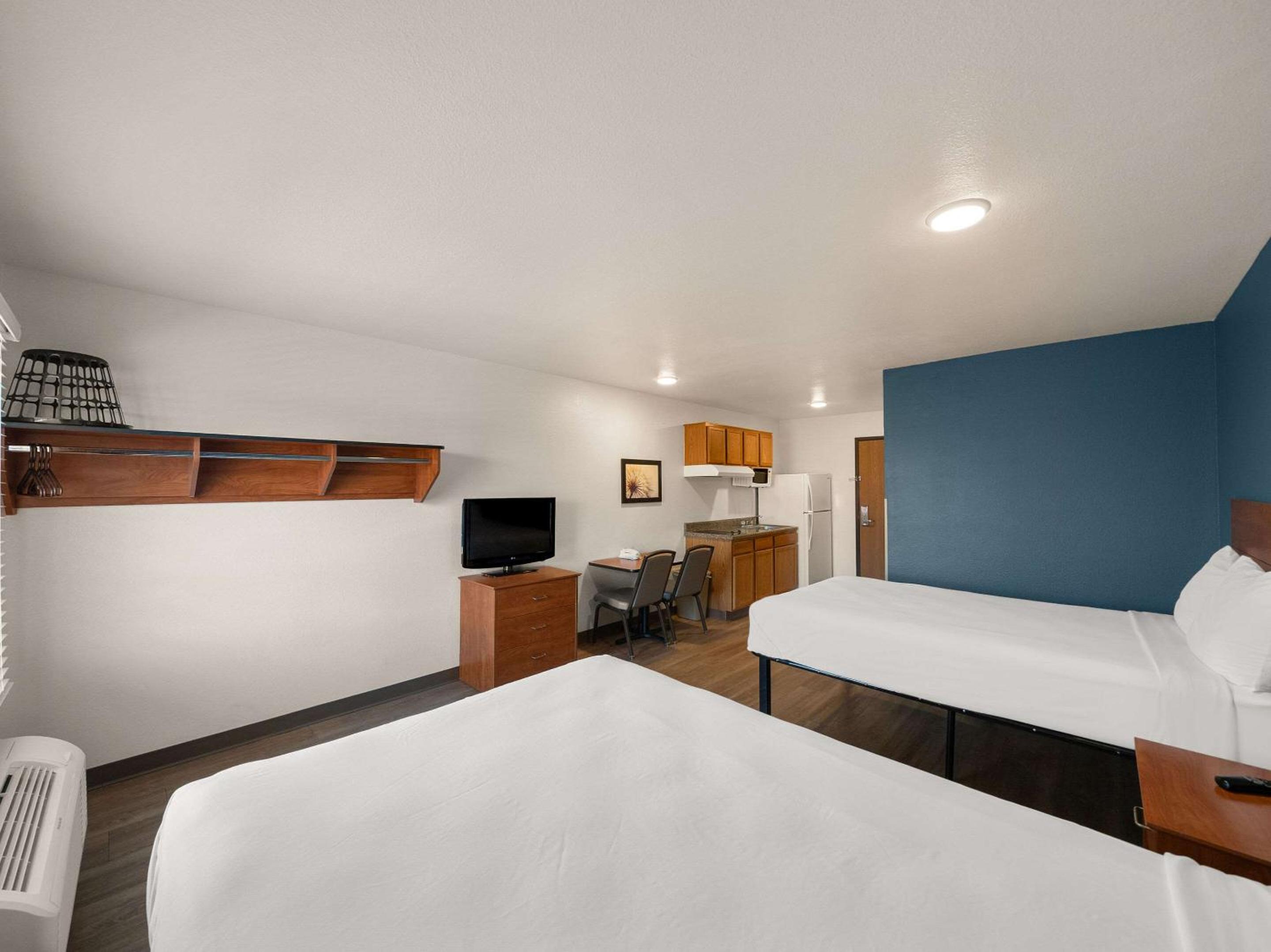 Double Room with Two Double Beds - Accessible/Non-Smoking photo 1