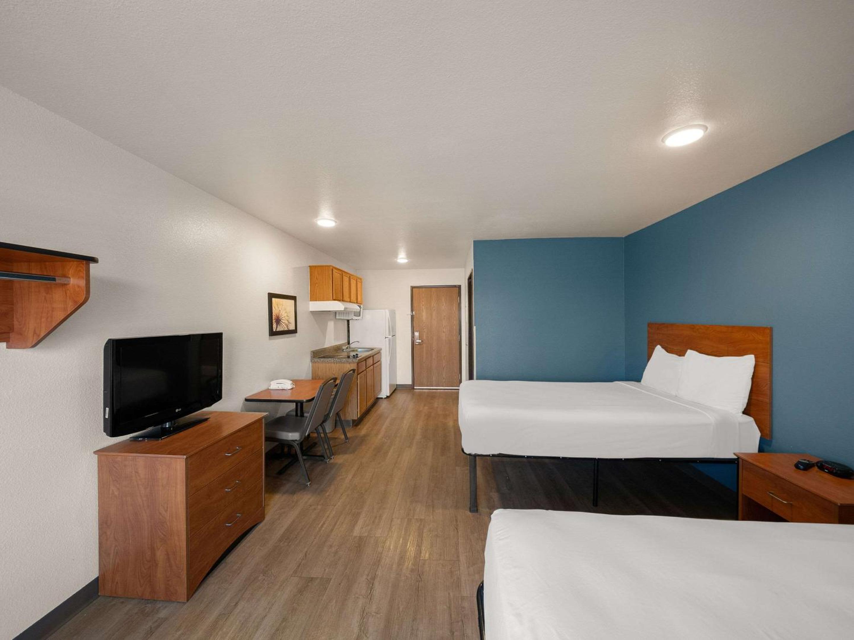 Double Room with Two Double Beds - Accessible/Non-Smoking photo 3