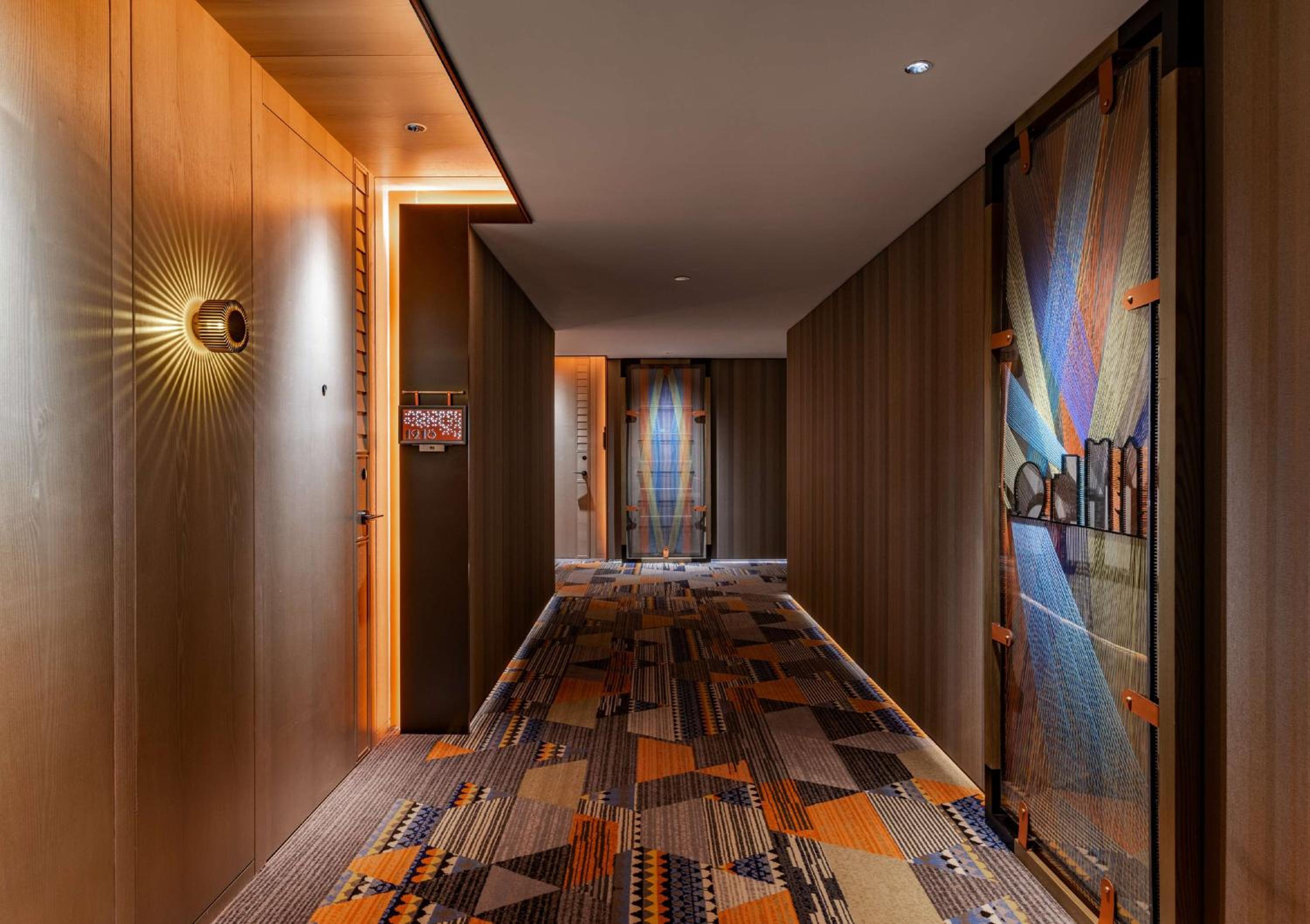Premium King Room - Photo 6