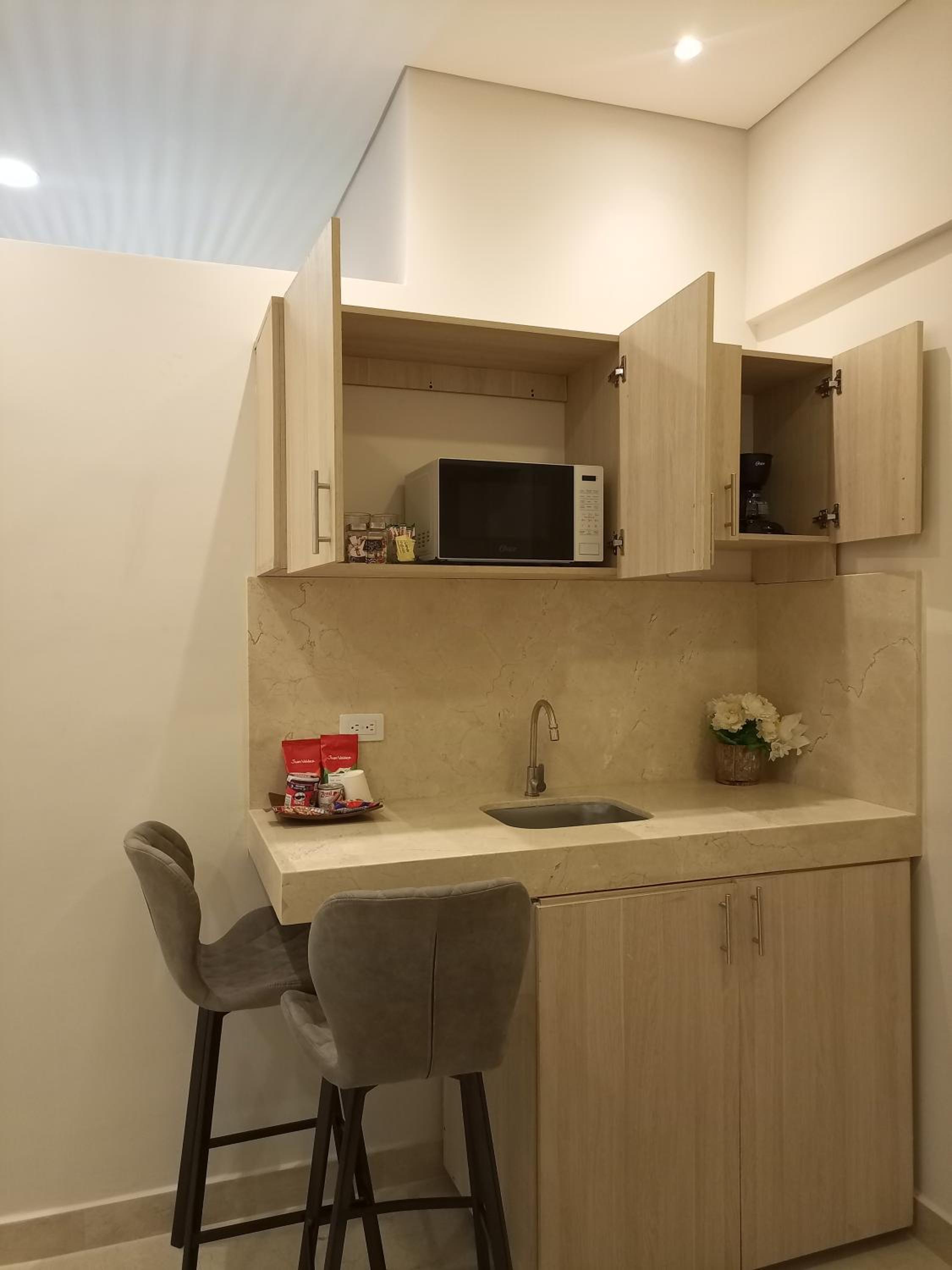 Suite with Balcony - Photo 4