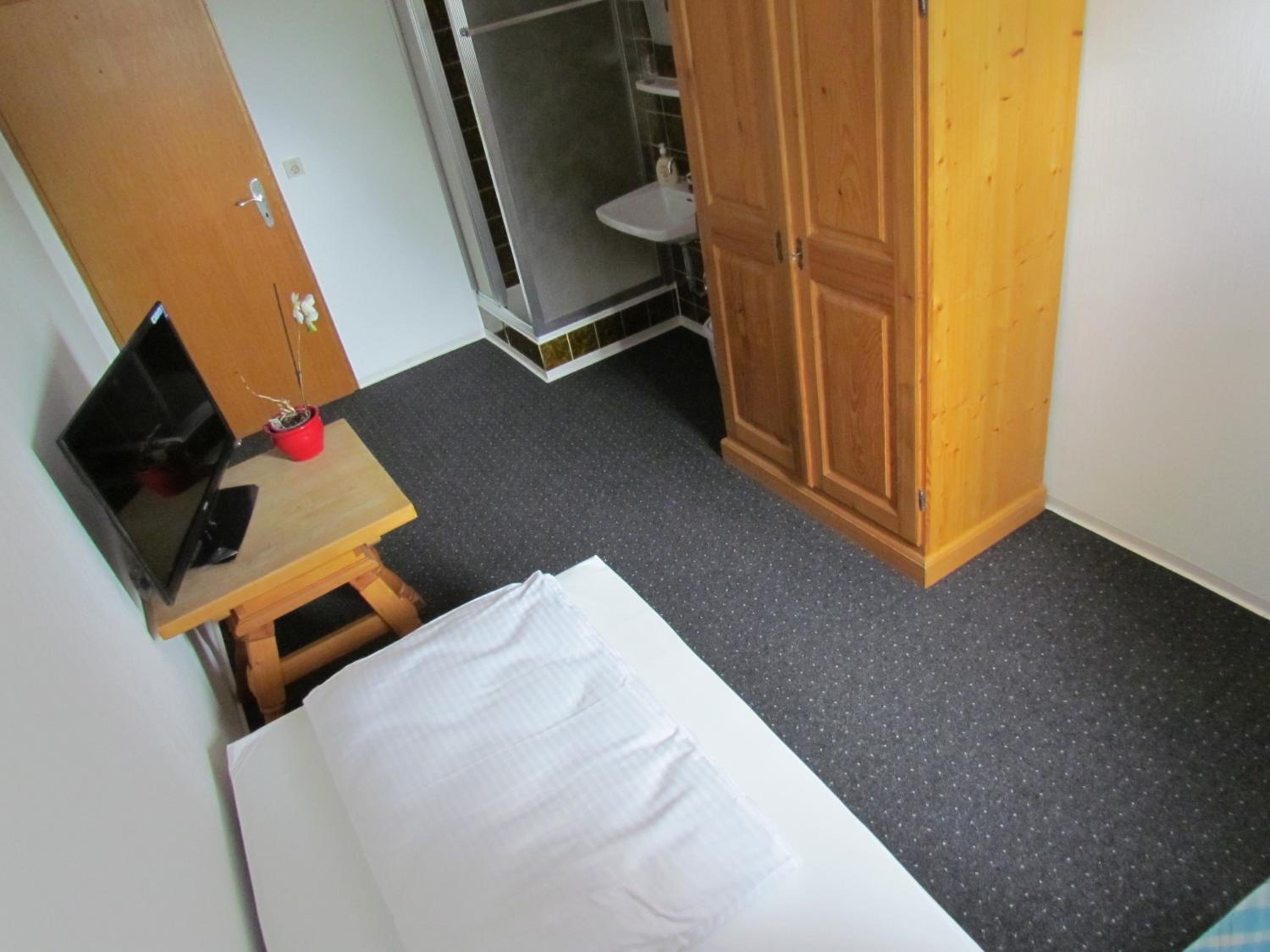 Single Room with Shared Toilet