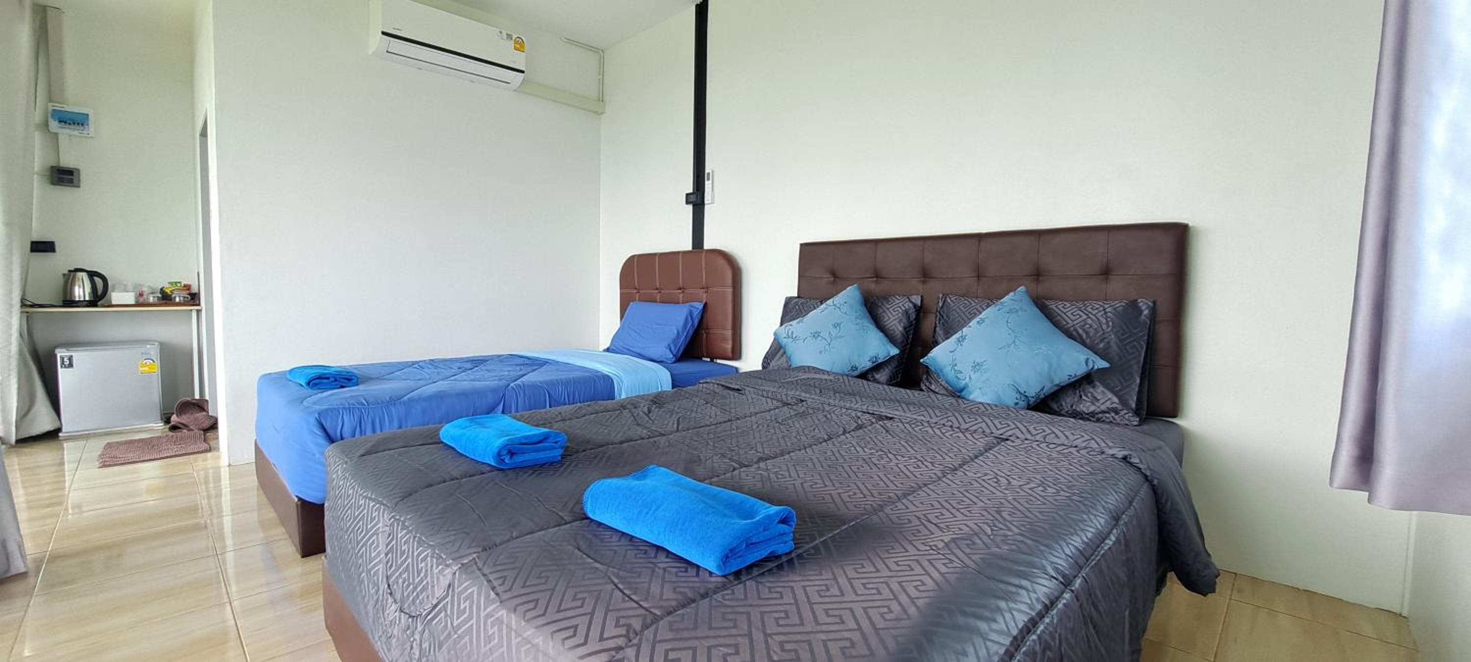 Triple Room with Bath - Photo 1