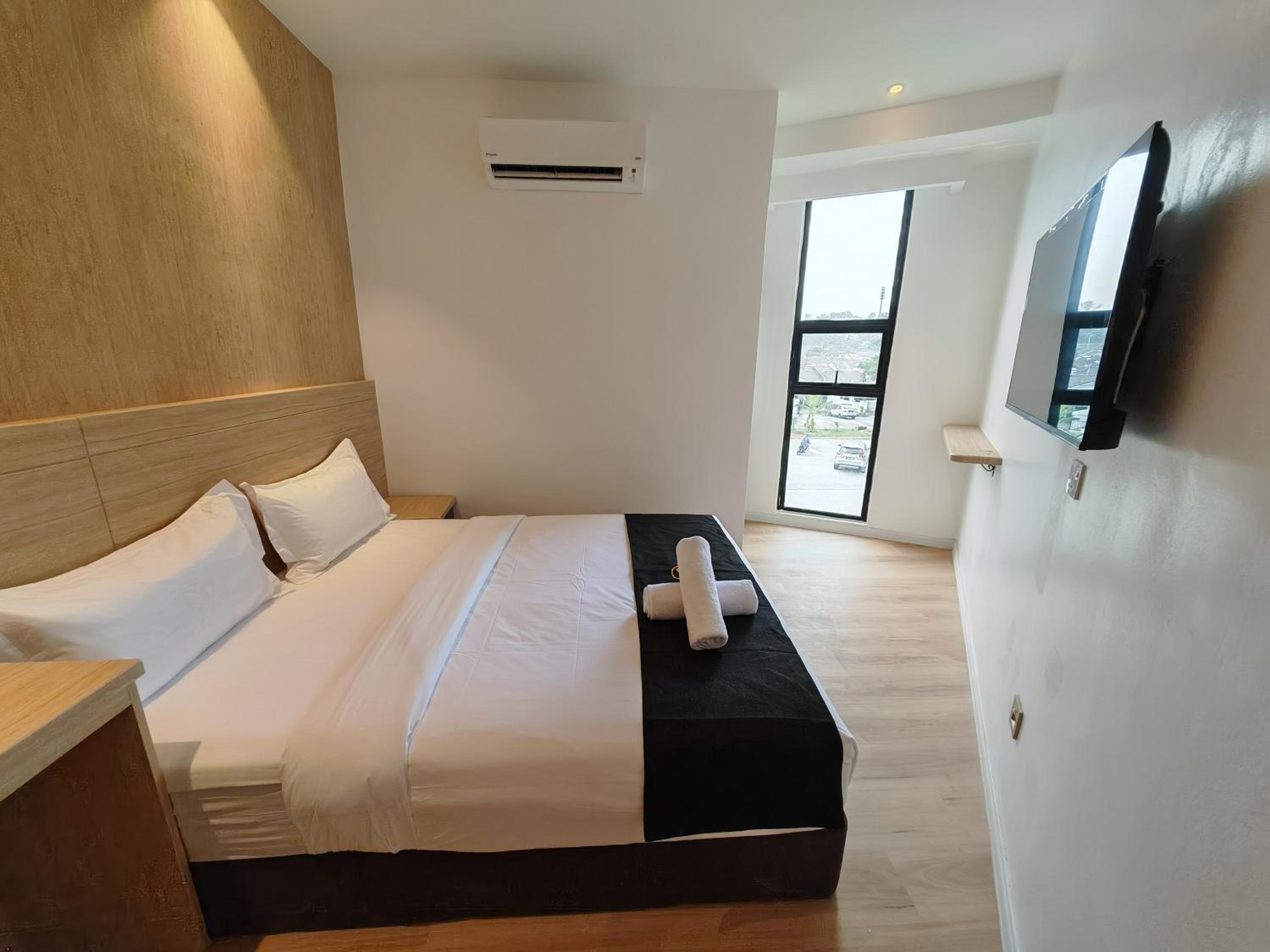 Deluxe Queen Room - Photo 1